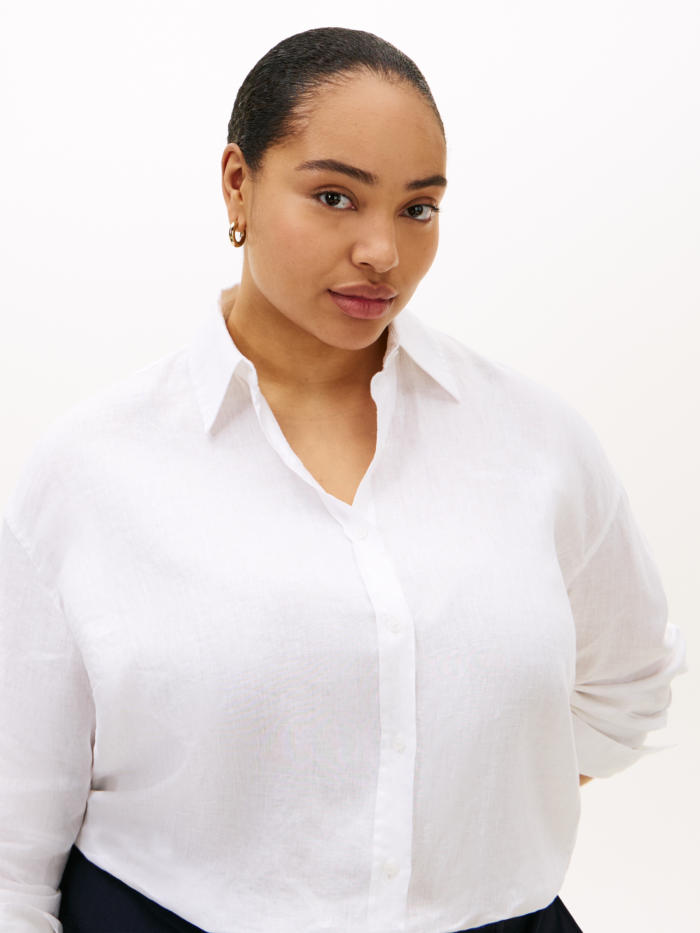 Tommy Hilfiger Curve Blouse à manches longues »CRV ESS LINEN ROUND HEM SHIRT« en grandes tailles, oversize
