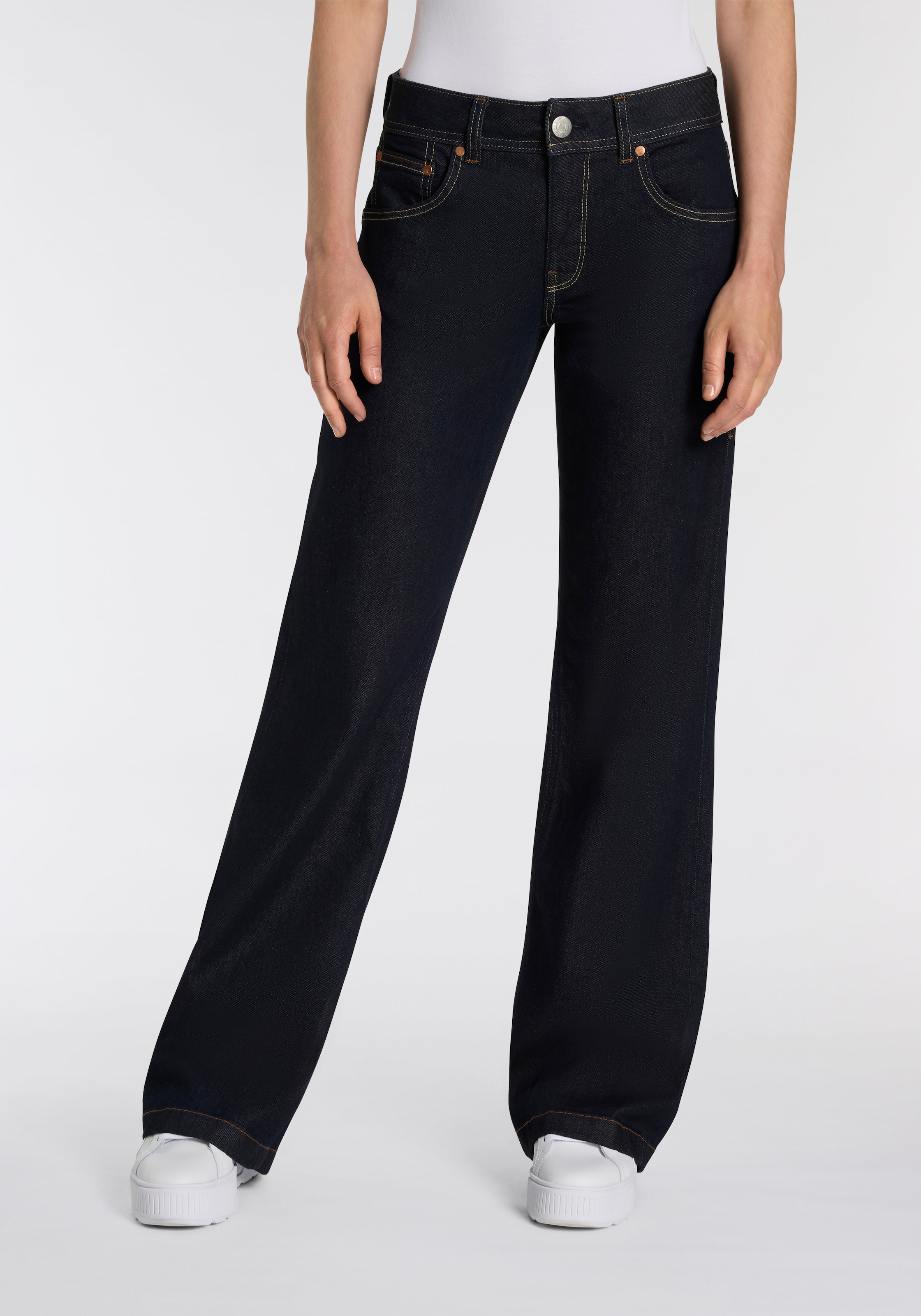 Image of Herrlicher Bootcut-Jeans "Edna Denim Comfort"