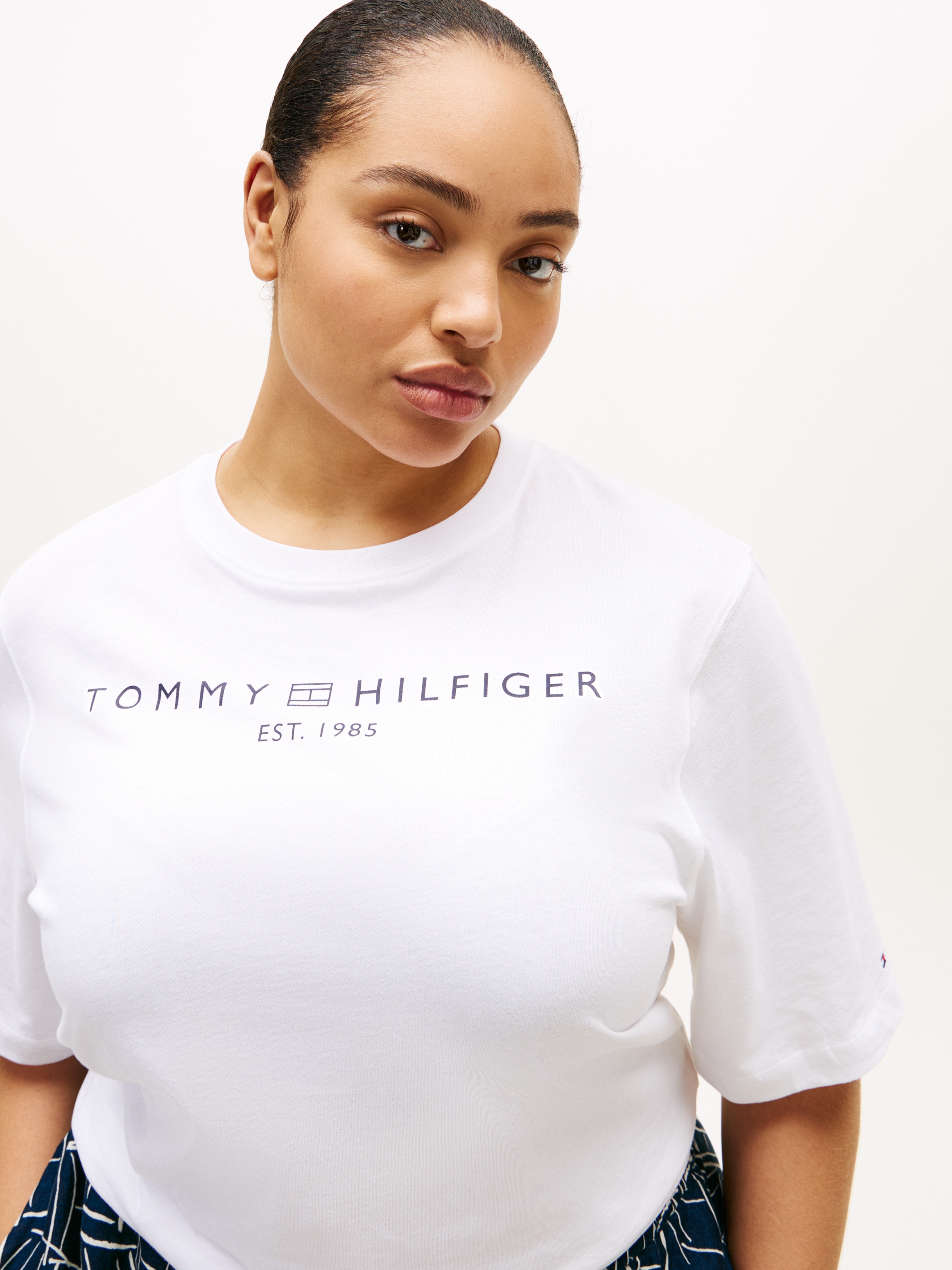 Tommy Hilfiger Curve T-shirt »CRV CORP LOGO TRAPEZE C-NK TEE« in grossen Grössen