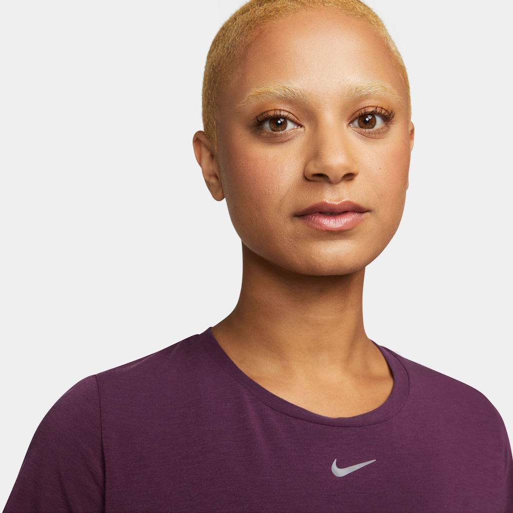 Nike Trainingsshirt »DRI-FIT UV ONE LUXE WOMEN'S STANDARD FIT SHORT-SLEEVE TOP«