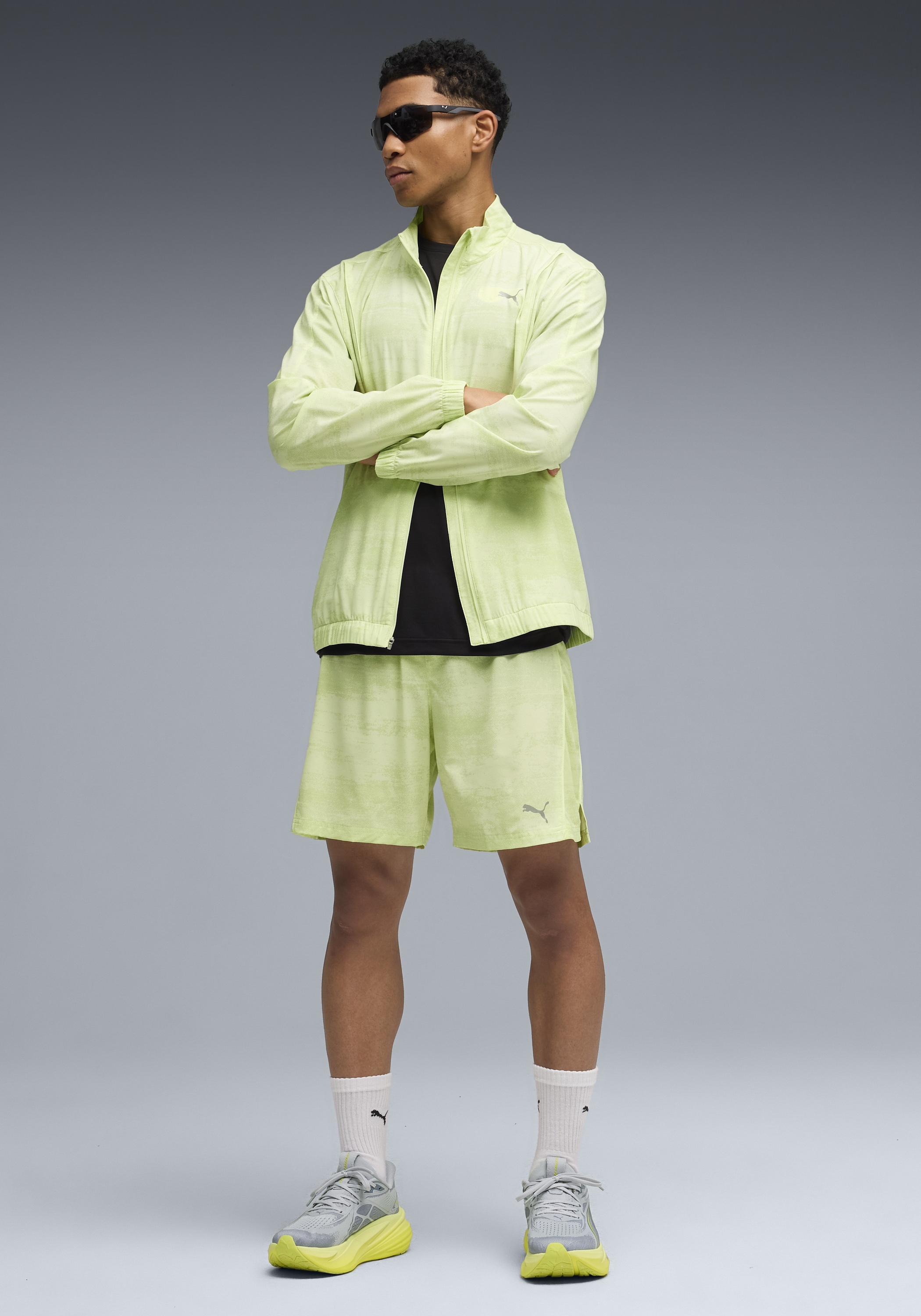 PUMA Veste d'entraînement »M RUN VELOCITY AOP WOVEN JACKET« ohne Kapuze mit Reissverschluss, atmungsaktiv, mit Nahttaschen