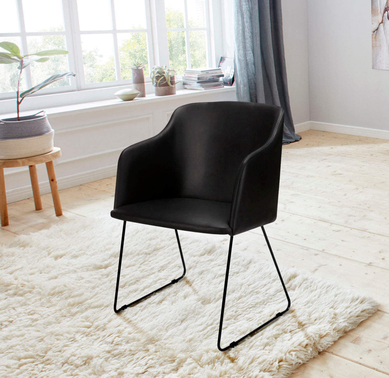 Image of andas Stuhl »Niela«, (Set), 2 St., Kunstleder, in zwei schönen Bezugsqualitäten, mit Metallgestell, Sitzhöhe 48 cm bei Ackermann Versand Schweiz