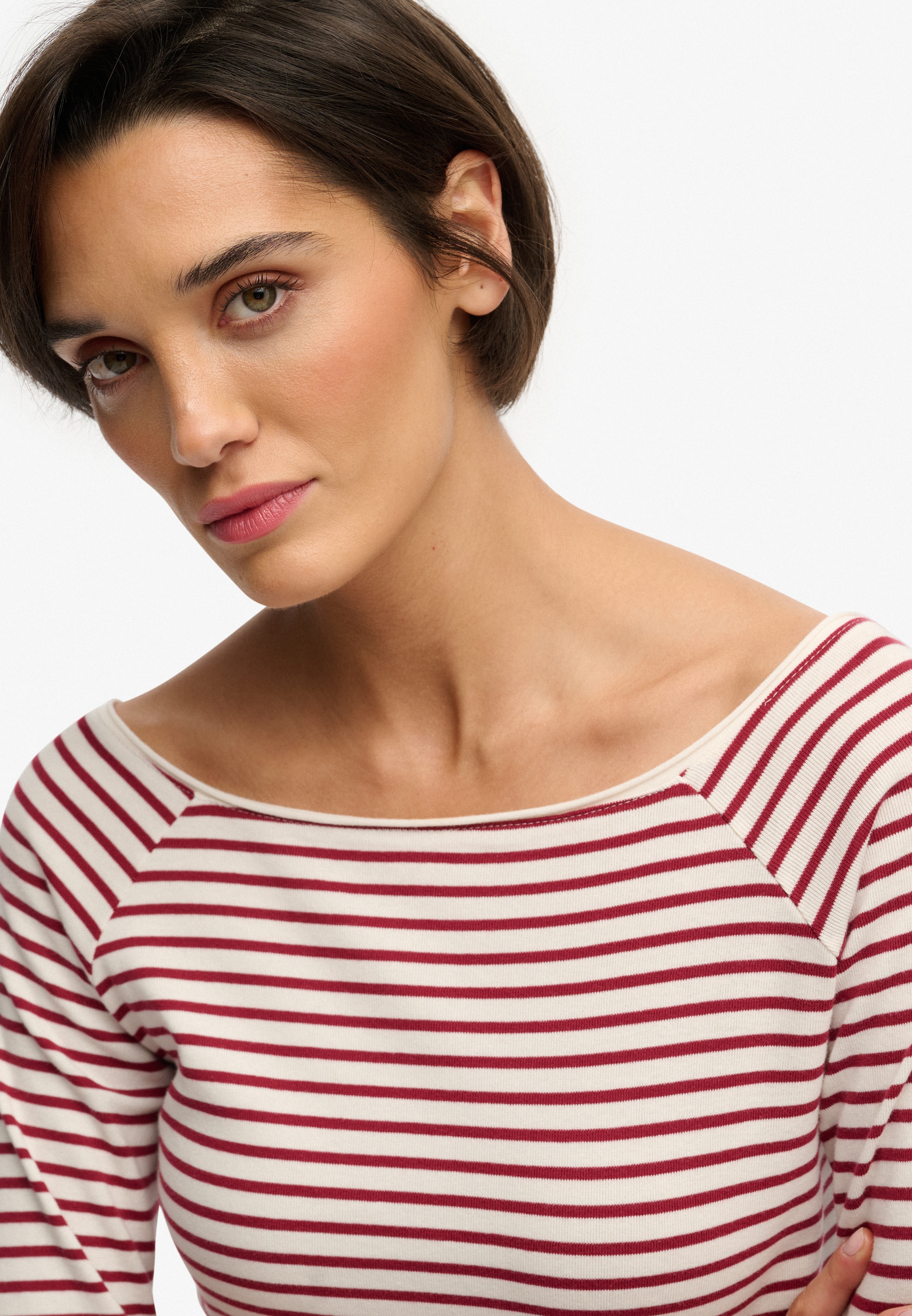 Superdry Langarmshirt »BARDOT OFF SHOULDER TOP« mit U-Boot Ausschnitt und Wellenkante am Bund
