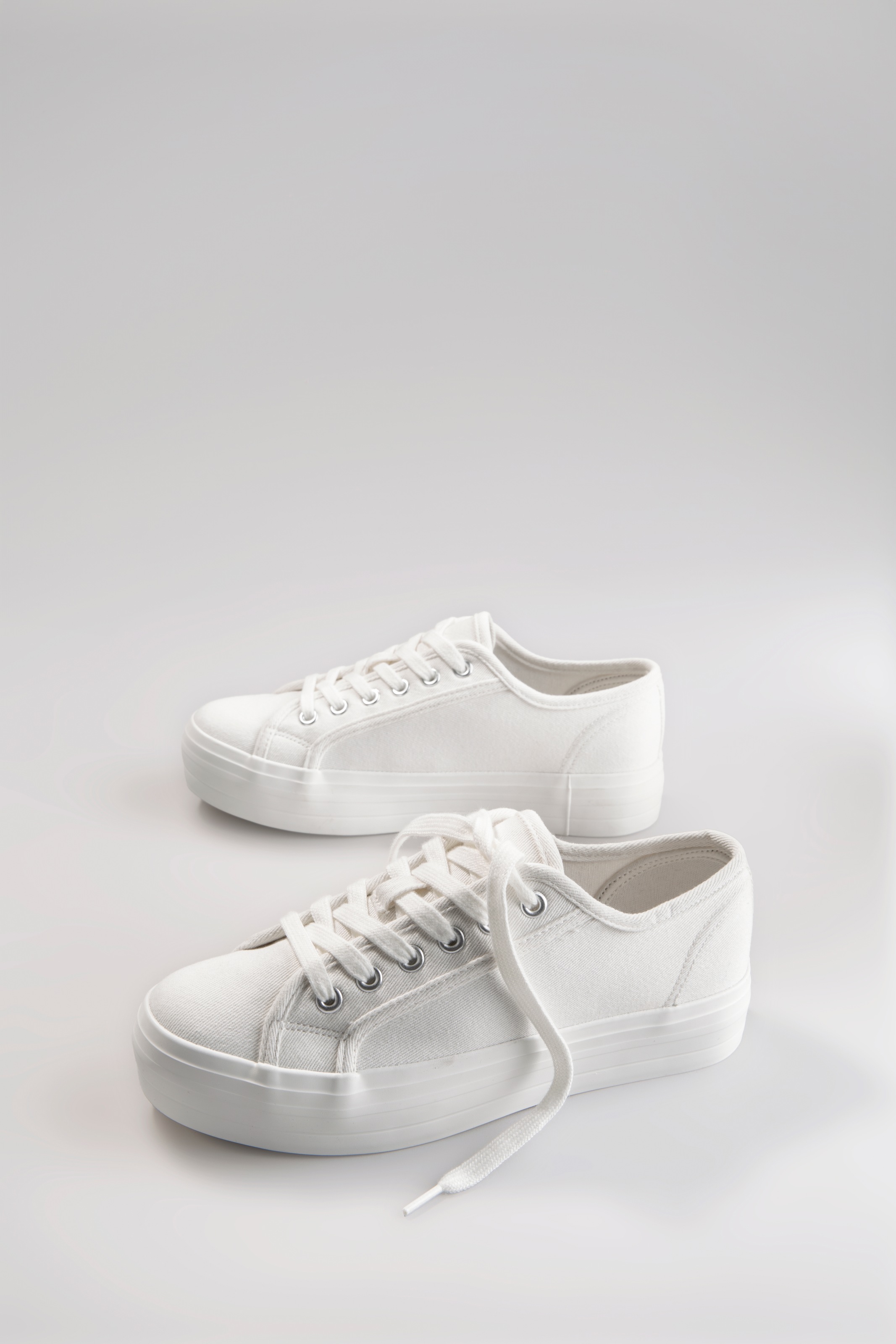Image of Aniston SHOES Plateausneaker Freízeitschuh, Basic-Sneaker, Schnürschuh mit Plateau