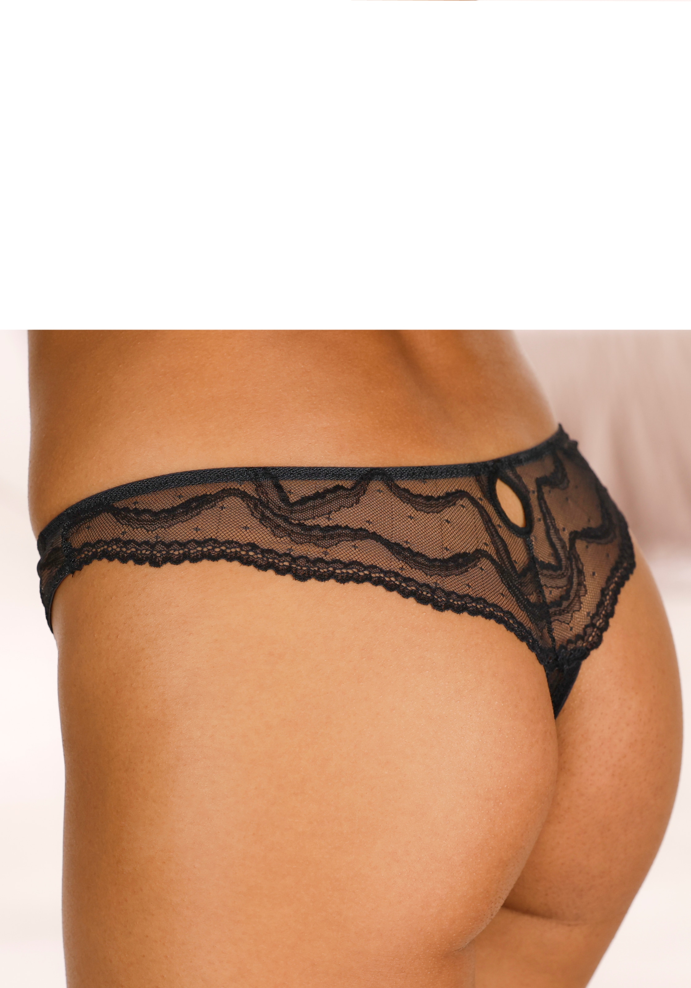 LASCANA String, aus hauchzarter Spitze mit edlem Glitzeraccessoire, Reizwäsche