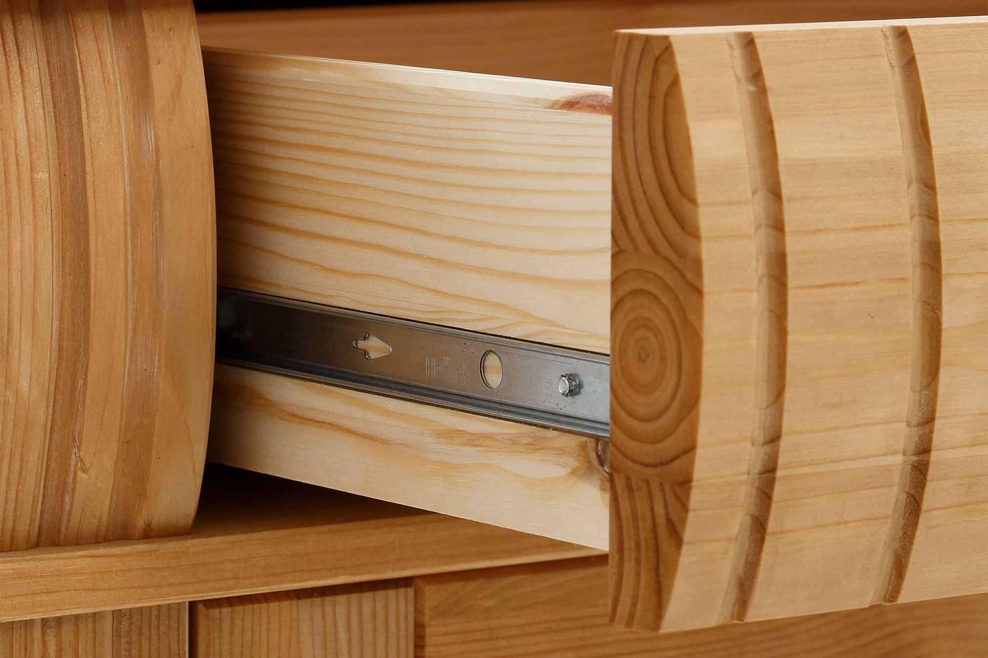 Home affaire Kleiderschrank »Teresa«, 3 Türen, aus massiver Kiefer, Breite 152 cm, mit Spiegel, FSC®