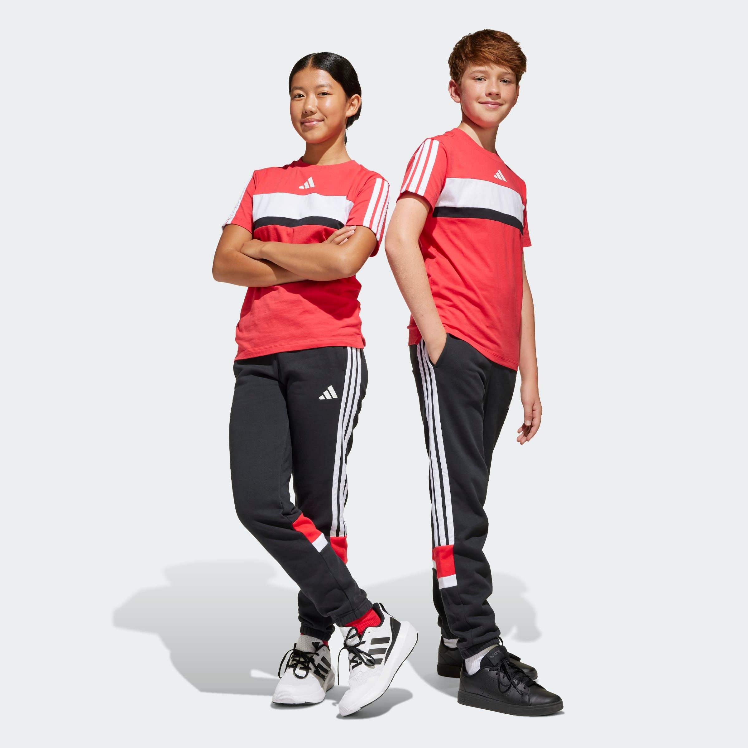 Image of adidas Sportswear Sporthose "SEASONAL ESSENTIALS TIBERIO 3-STREIFEN KIDS" für Kinder, mit Gummizug, aus Baumwolle und Polyester