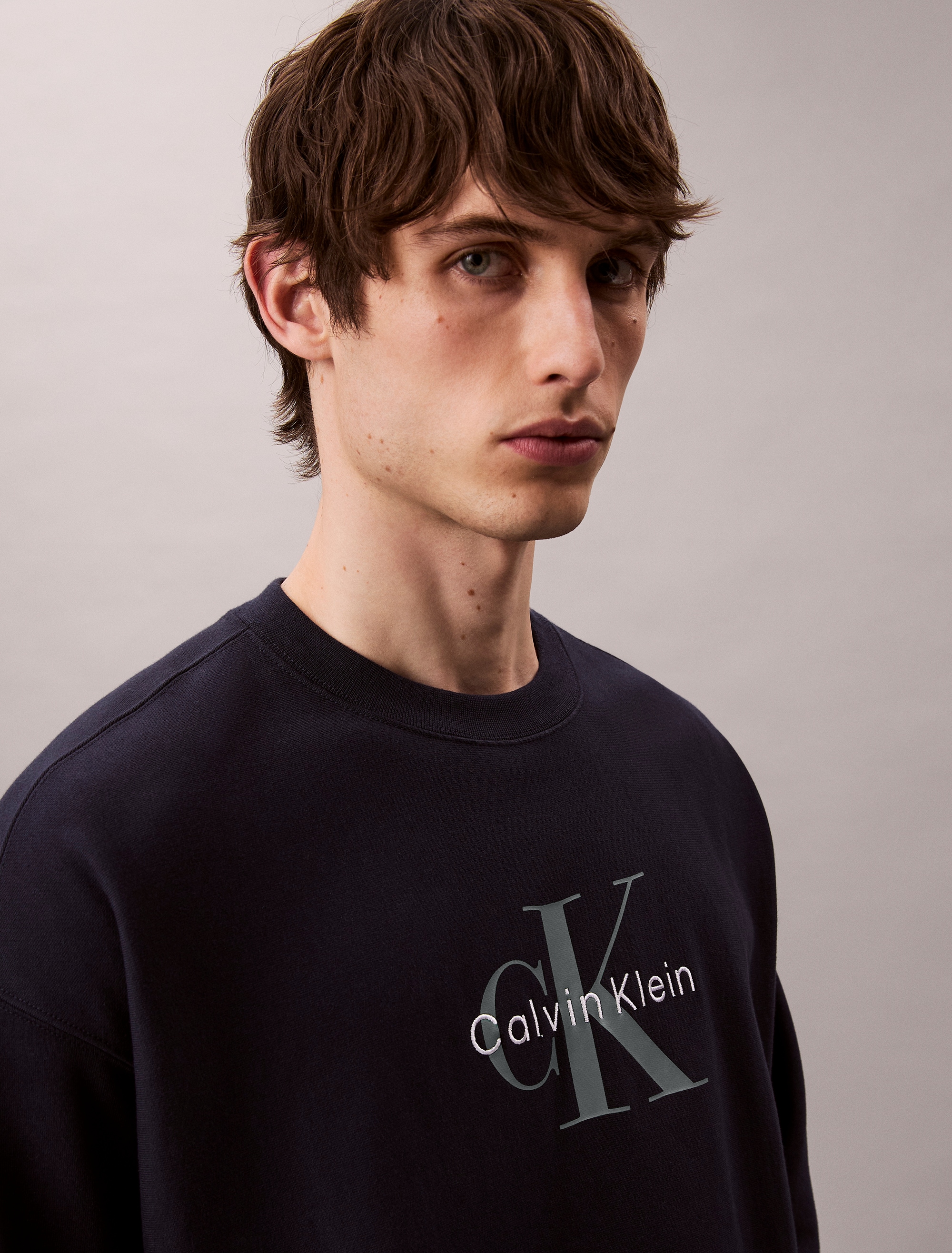 Calvin Klein Jeans Sweatshirt »LS EU 350TERRY MONOLOGO CN SWTSH«, Rundhalsausschnitt, regular fit
