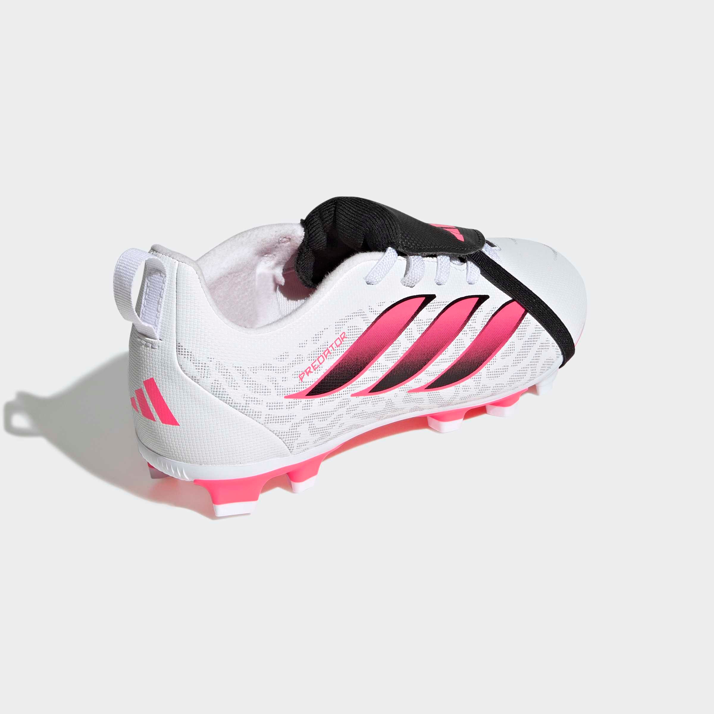 adidas Performance Chaussure de football »PREDATOR CLUB KIDS , FESTE BÖDEN/GEMISCHTE BÖDEN, UMSCHLAGBARE ZUNGE«  adapté à de nombreux types de sols, pour adolescents et enfants