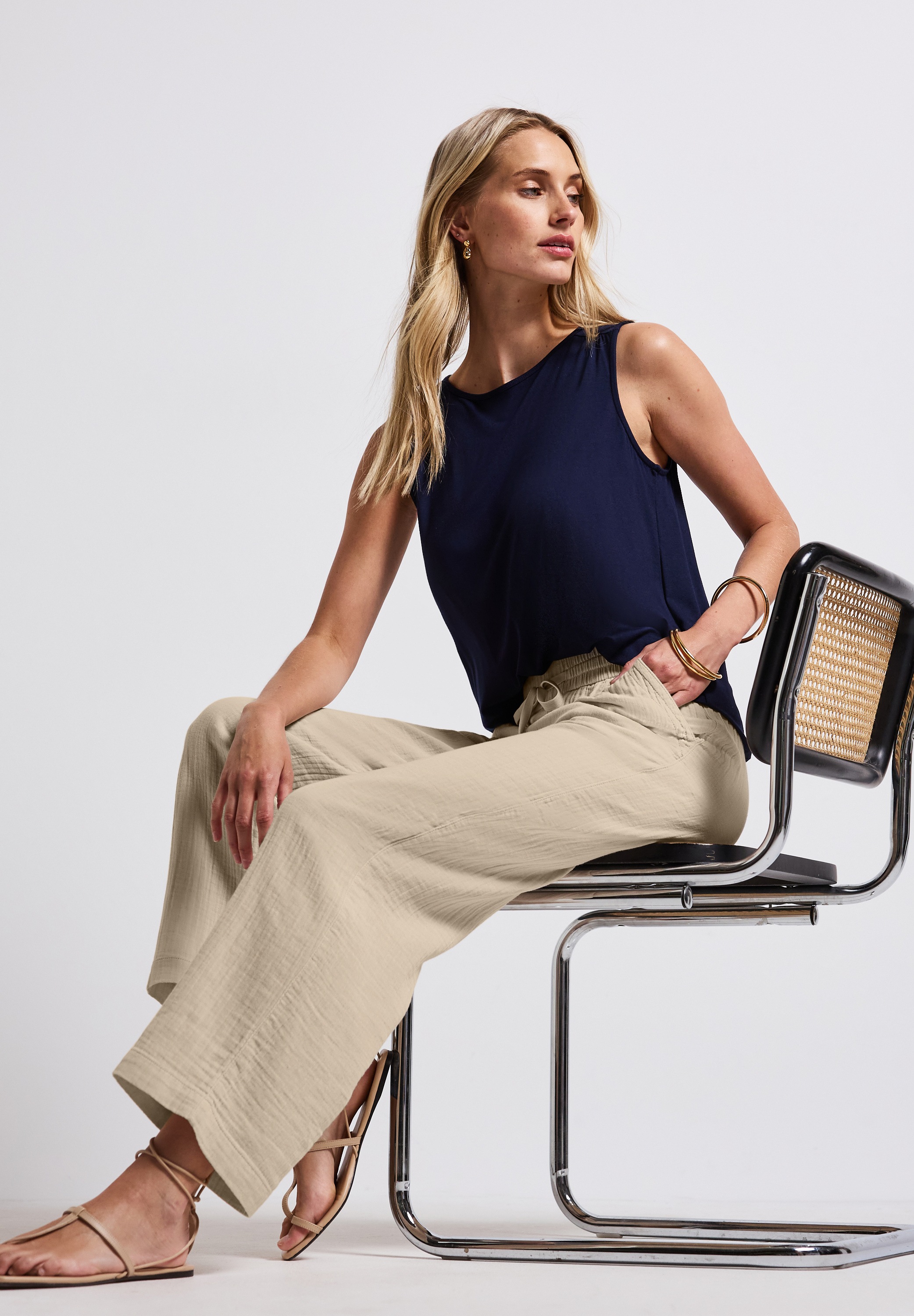 STREET ONE Stoffhose, Sommerhose mit elastischem Bund und Tunnelzug, im Musselin-Look