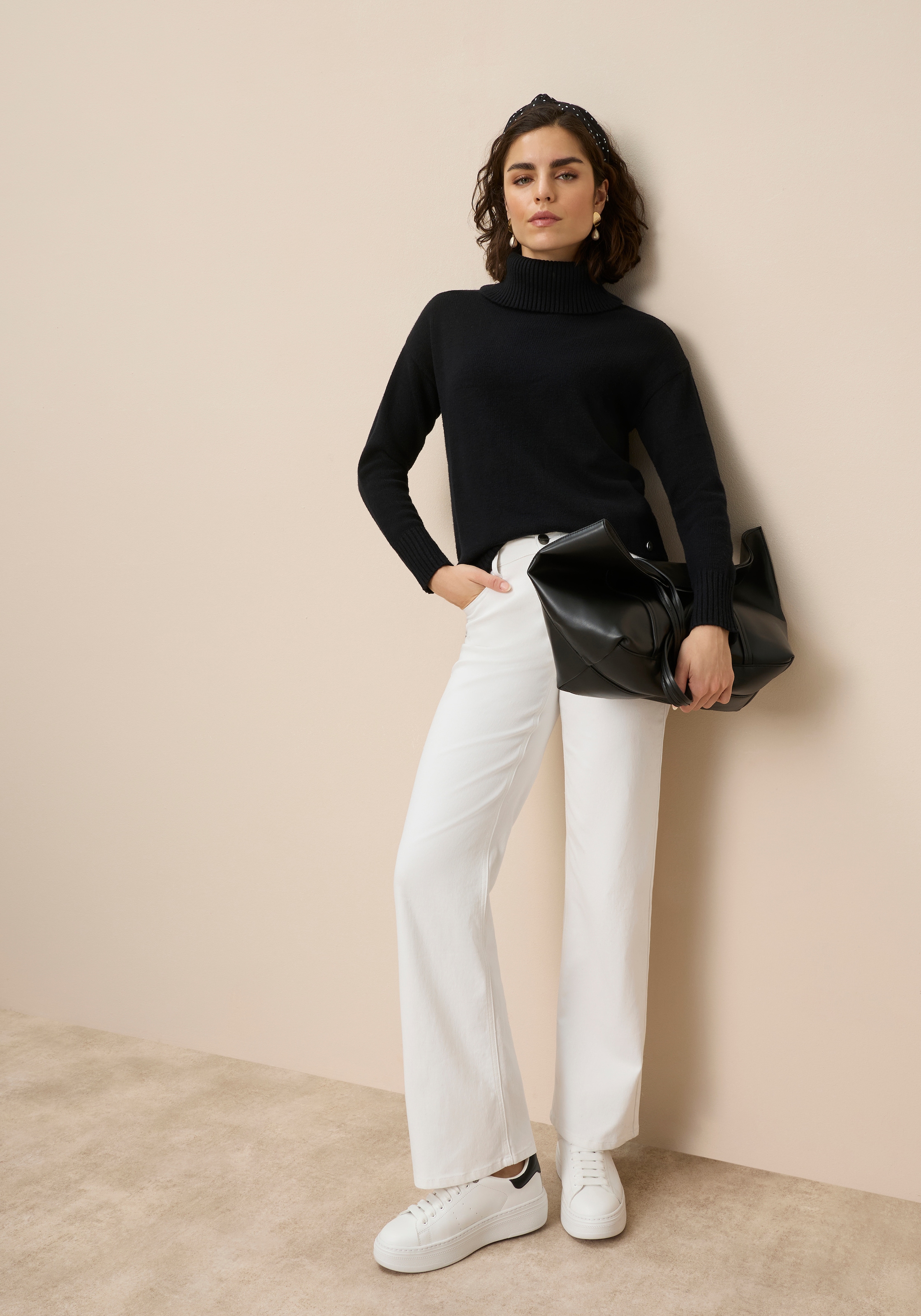 Tamaris in lässiger Form mit seitlichen Schlitzen