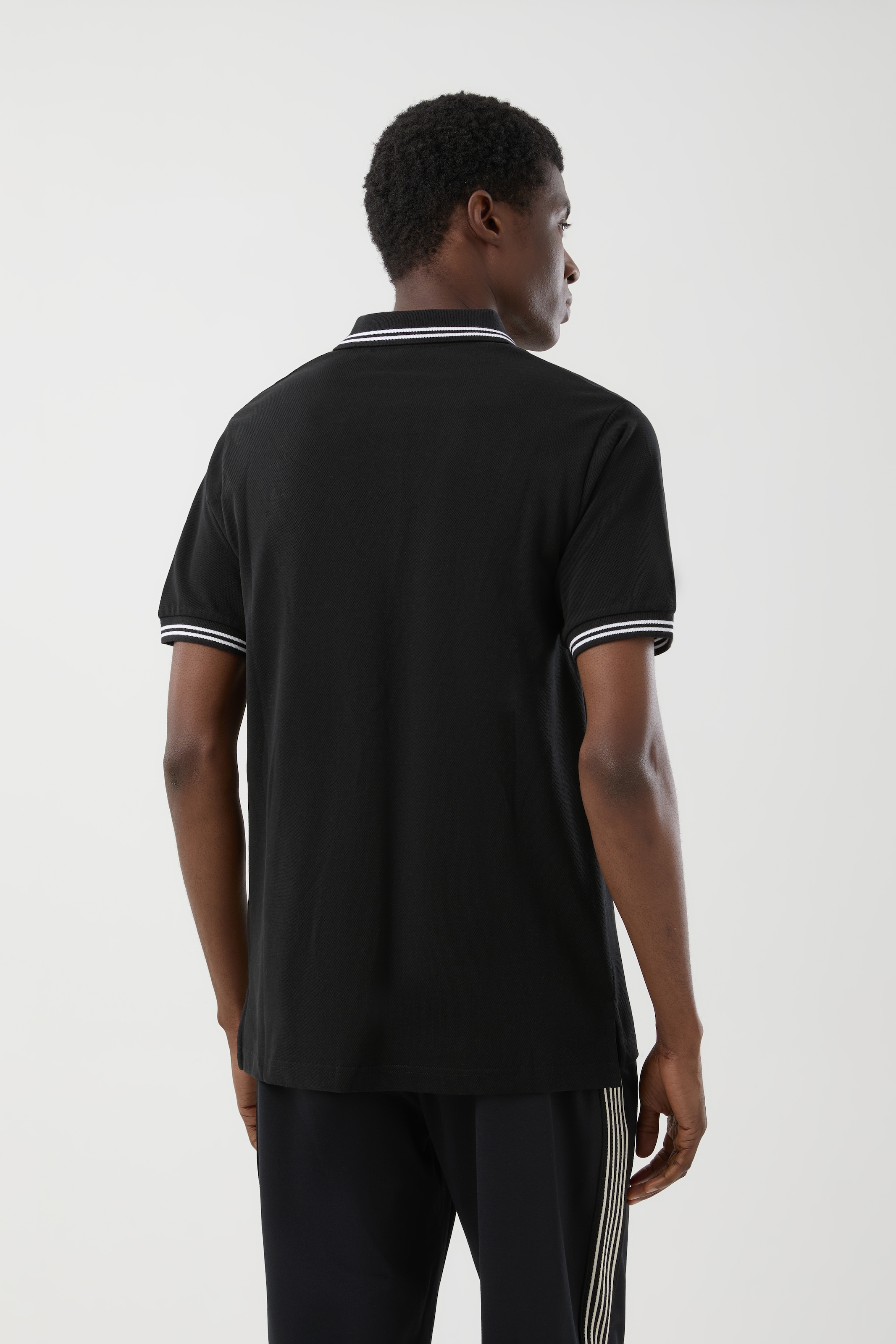 Ellesse Poloshirt »Lioran Polo Shirt« für Erwachsene, sportlicher Stil, Kurzarm, Rundhalsausschnitt