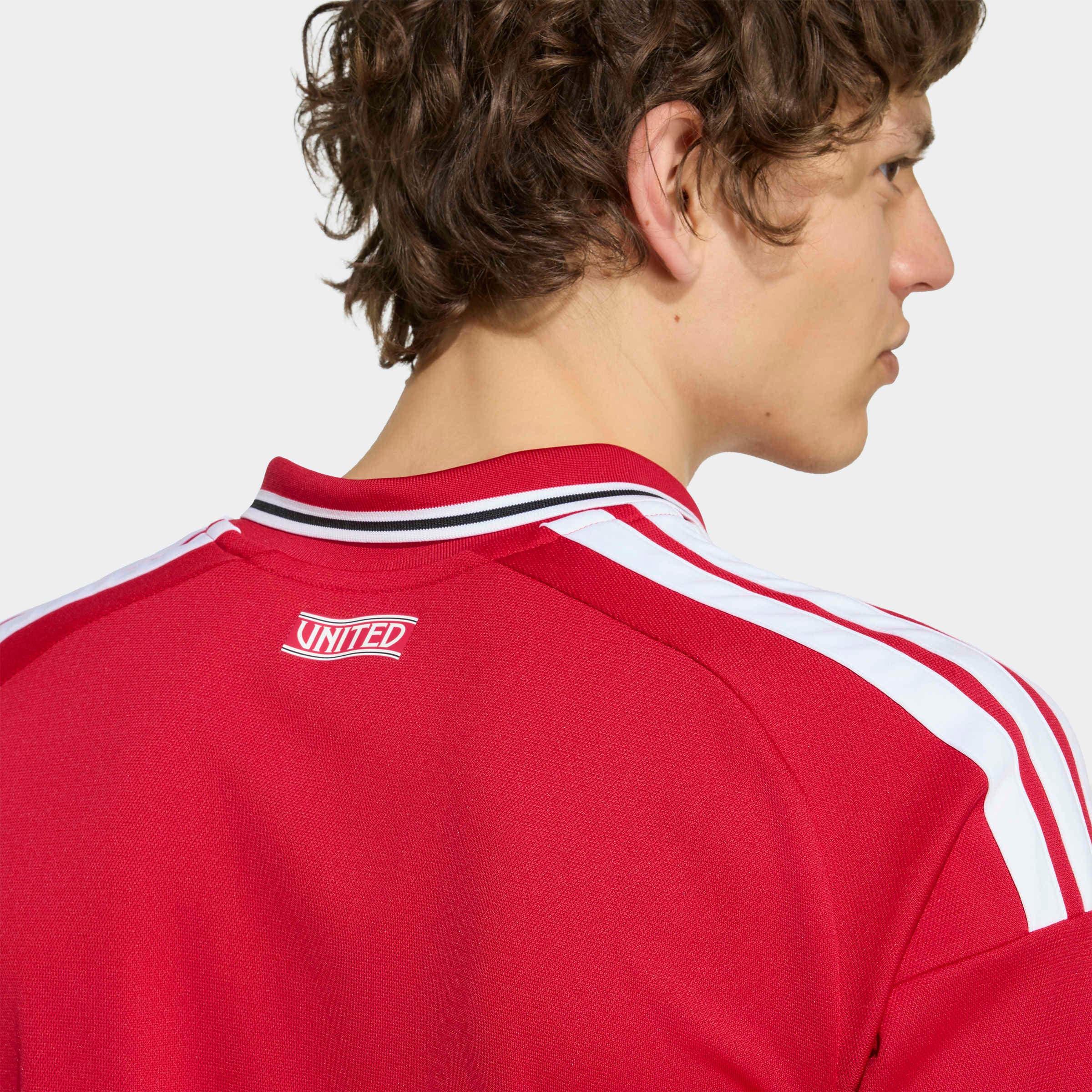 adidas Performance Fussballtrikot »MUFC H JSY« mit schmaler Passform, mit gestreiftem Kragen und Bündchen