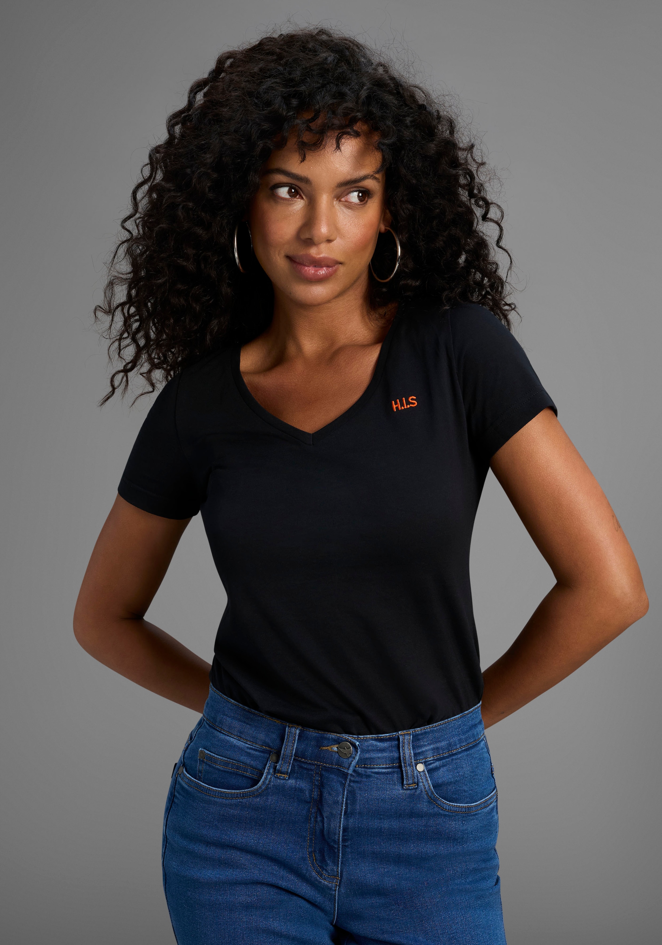 H.I.S T-Shirt »Essential-Basics«, (Spar-Set, 3er-Pack), hüftlange Passform, figurumspielender Schnitt, aus 100% Baumwolle