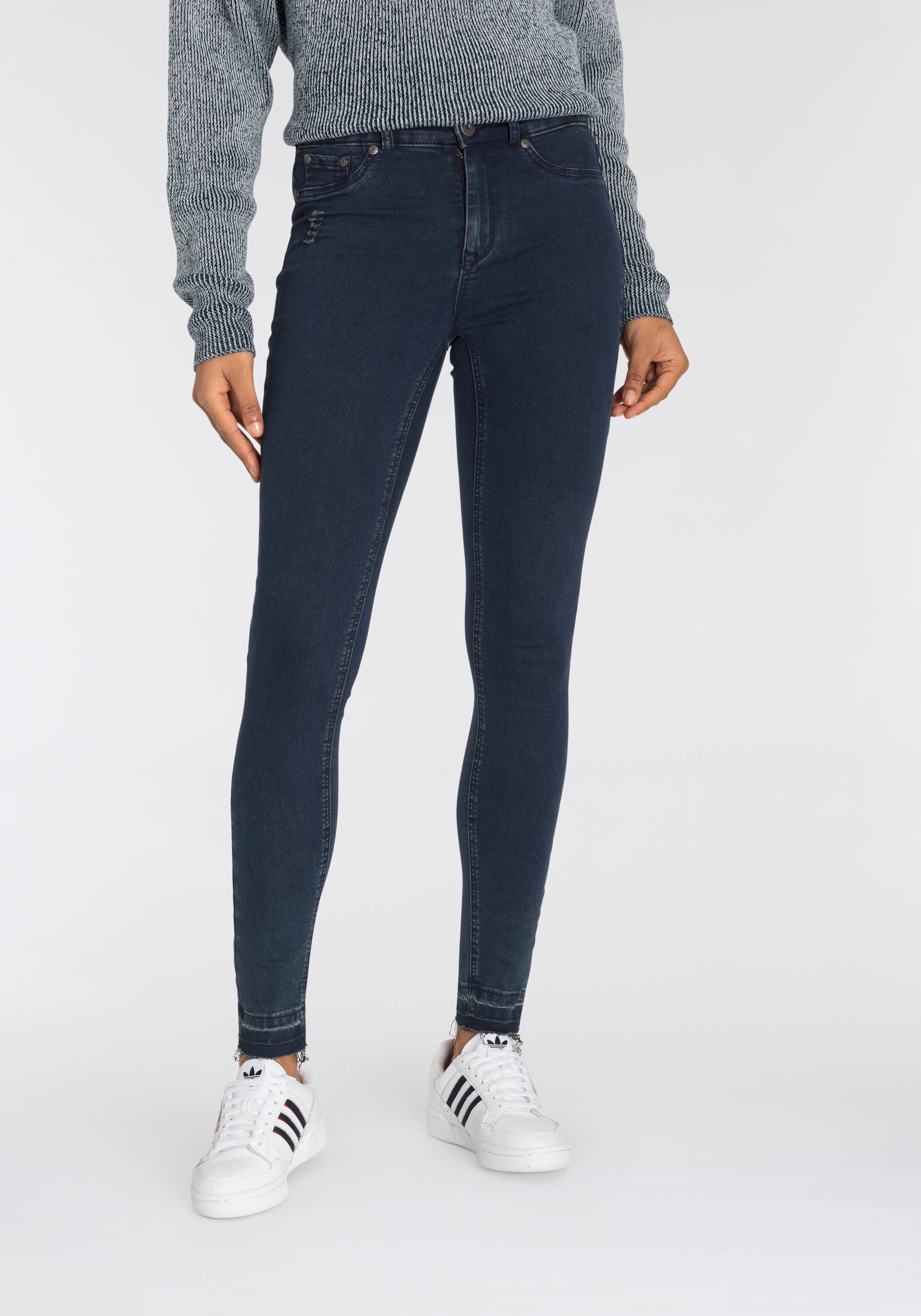 Arizona Skinny-fit-Jeans »Ultra Stretch«, High Waist mit offenem Saum  versandkostenfrei auf