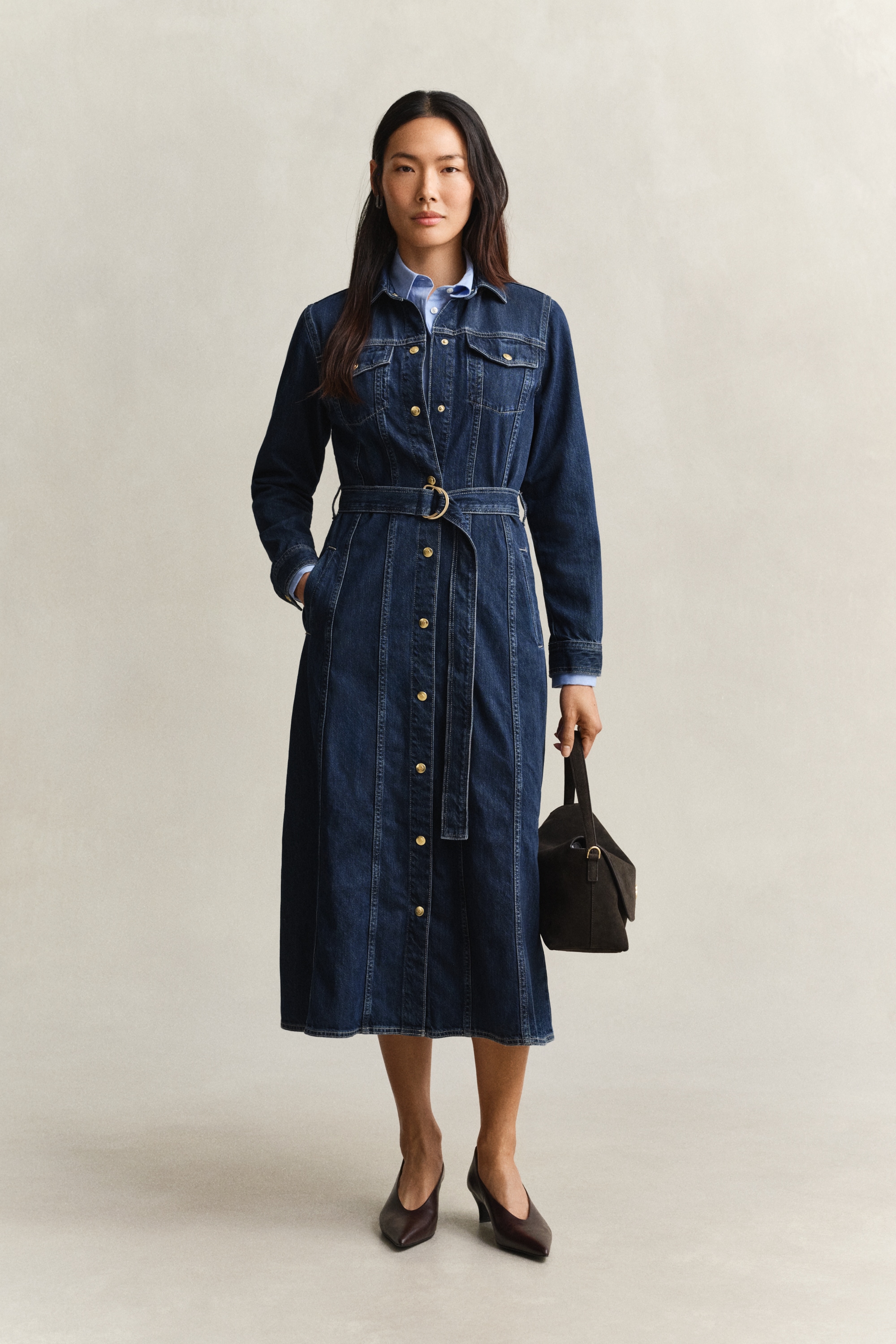 Image of Gant Jeanskleid "BELTED DENIM MIDI" Brusttaschen Paspeltaschen mit verstellbaren Gürtel