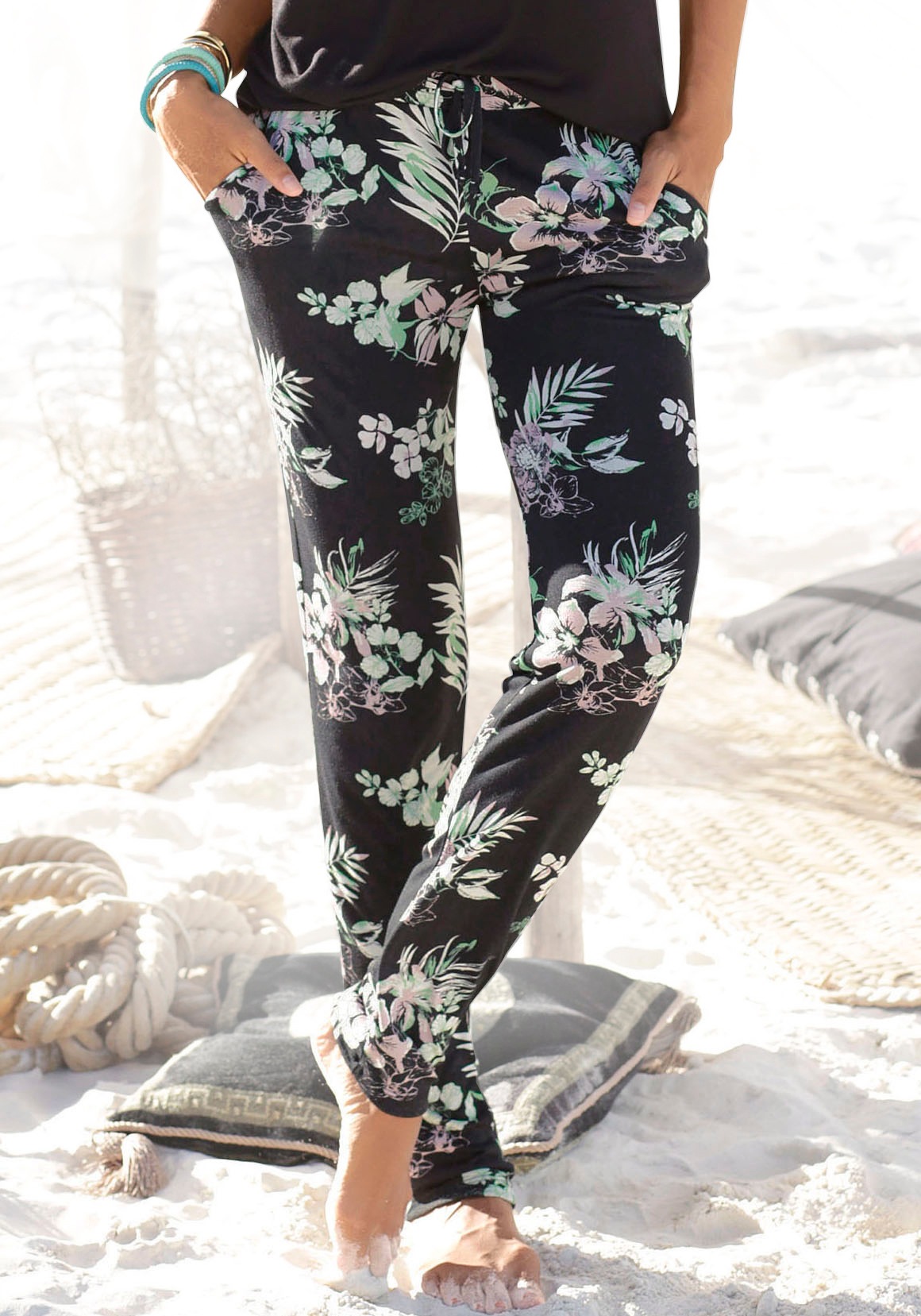 Image of LASCANA Strandhose, mit tropischem Druck bei Ackermann Versand Schweiz