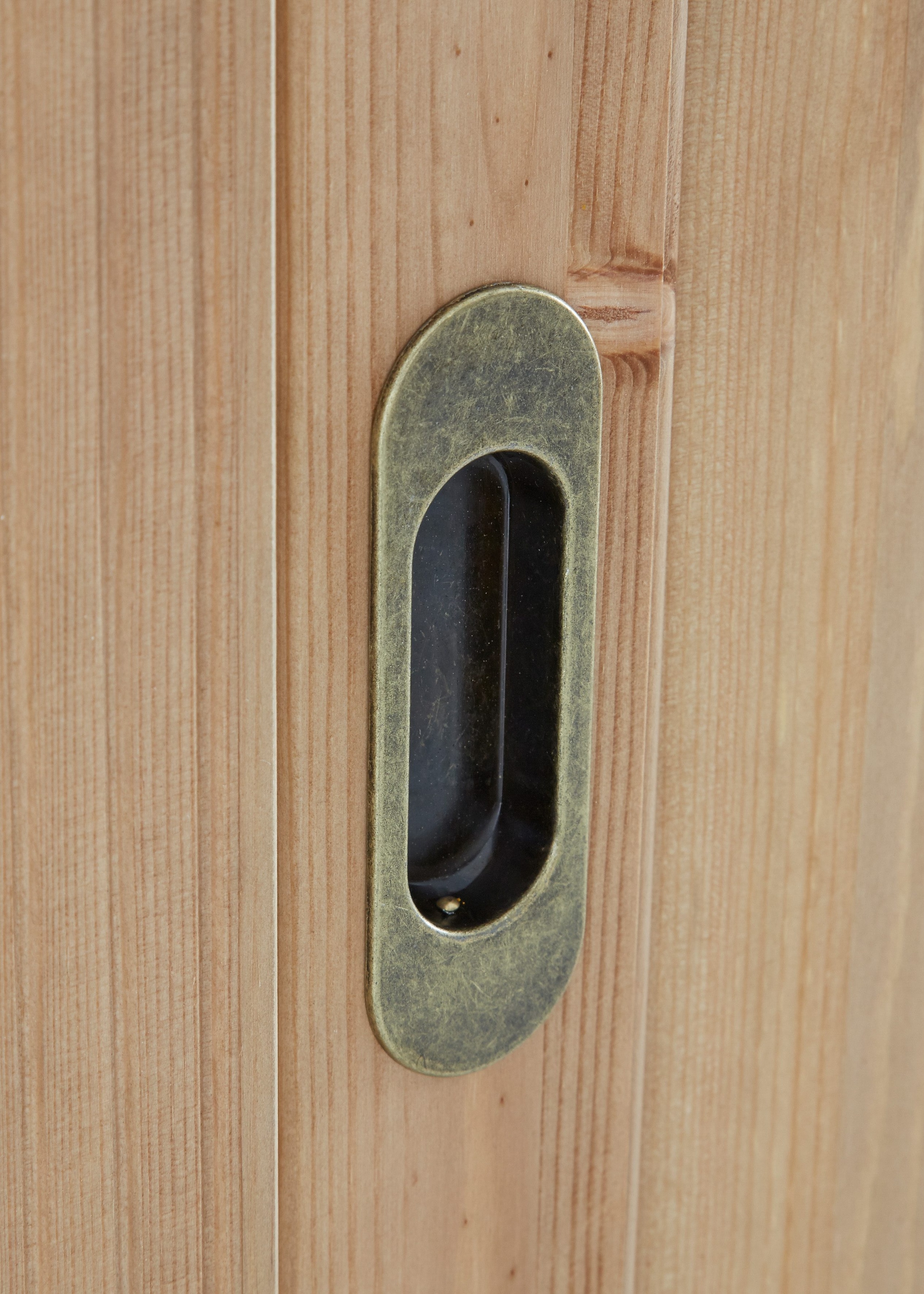 GOODproduct Schiebetürenschrank »Konrad, Landhausstil, rustikal, mit Schubladen + Spiegel, Kassetten« massive Kiefer, FSC®-zertifiziert, Messinggriffe