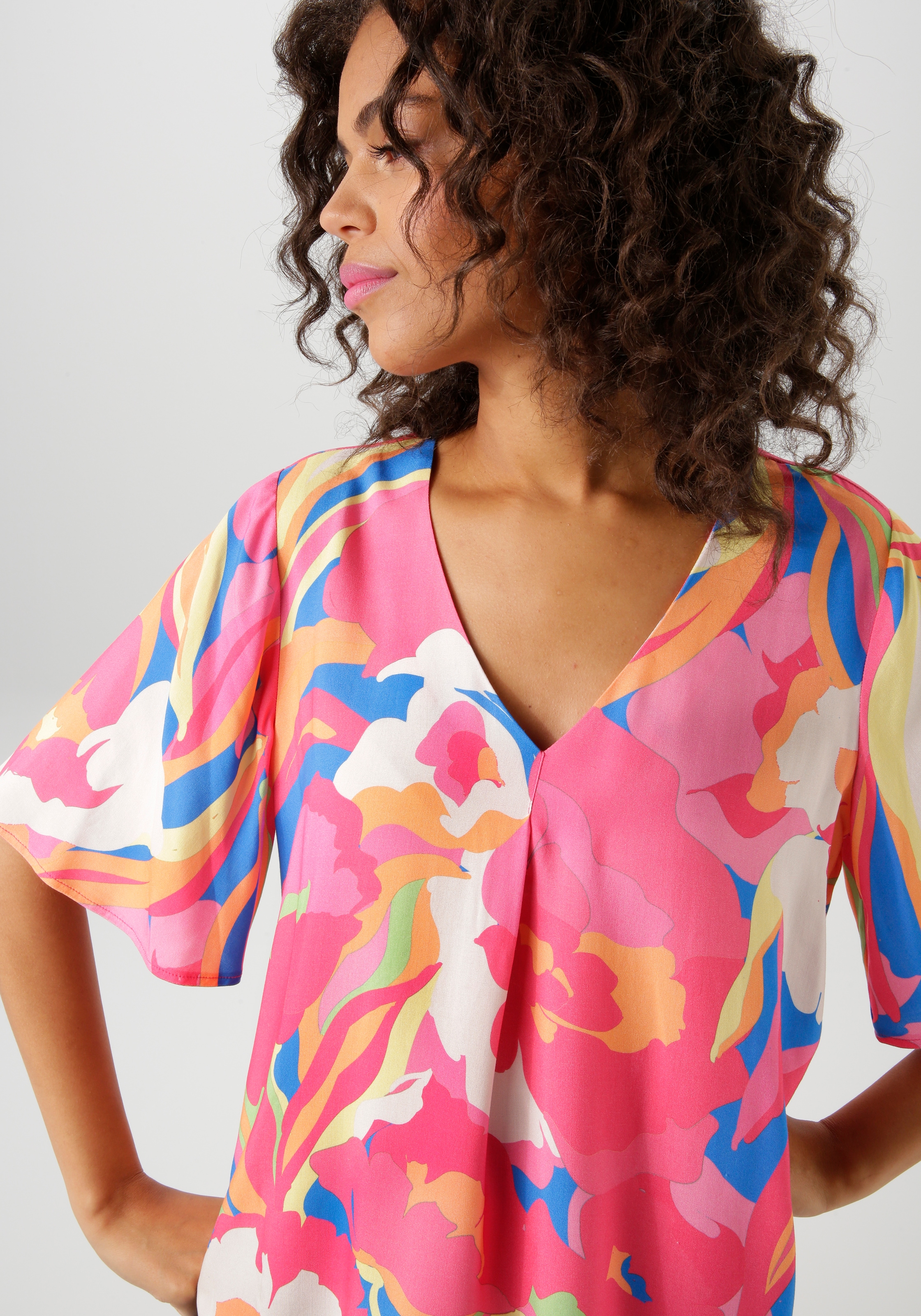 Aniston CASUAL Schlupfbluse, mit fantasievollen, grafischen Druck