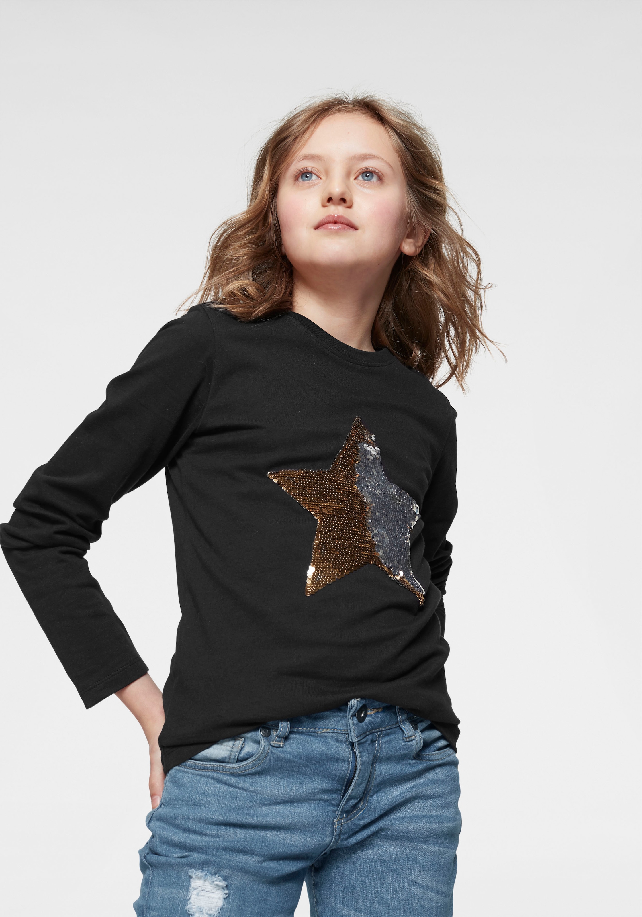 KIDSWORLD Langarmshirt »STERN«, Langarm, taillierter Schnitt, mit glitzernden Pailletten