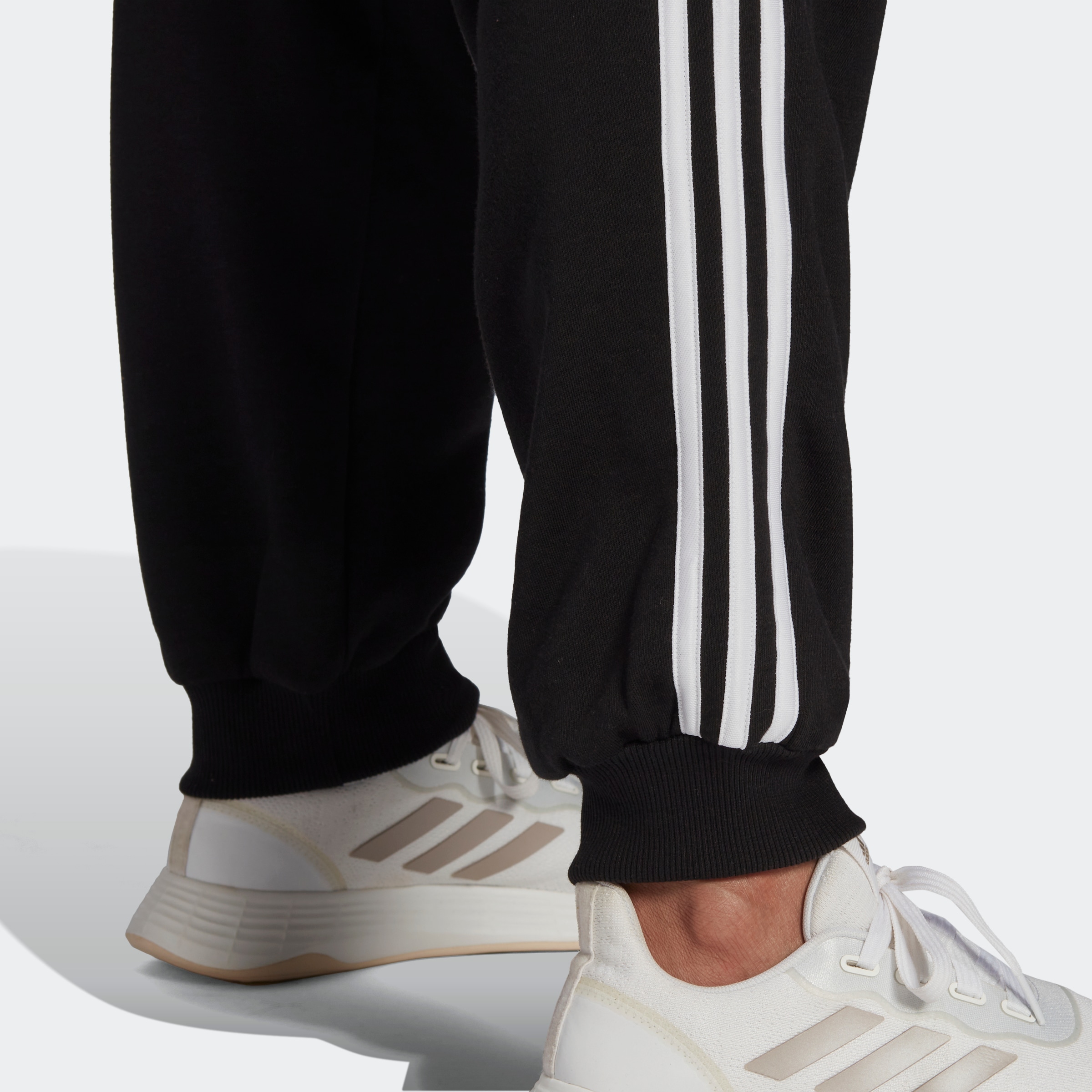 ♕ adidas Sportswear auf 3-STREIFEN versandkostenfrei (1 »ESSENTIALS tlg.) HOSE«, LOUNGE STUDIO Sporthose