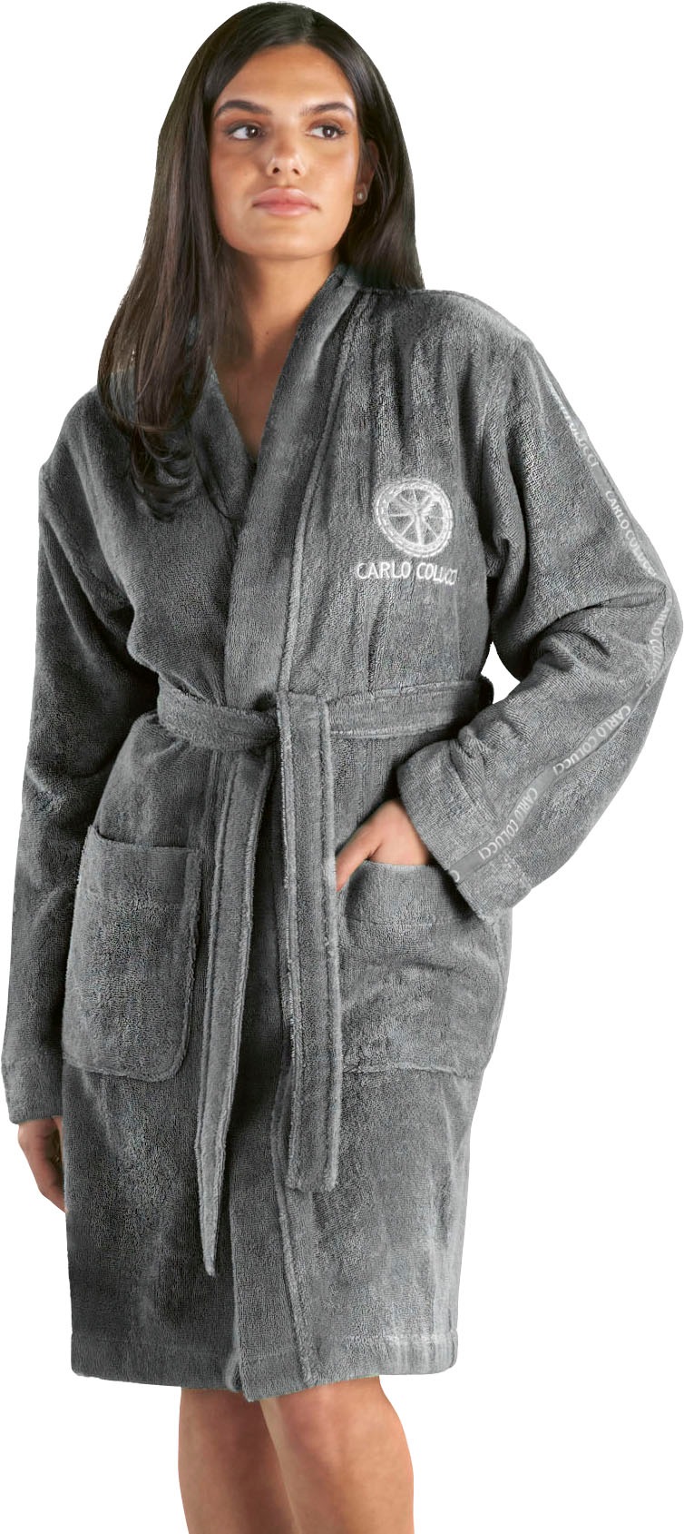 Image of CARLO COLUCCI Damenbademantel »Vito«, (1 St.), dezente Carlo Colucci Logostickerei auf der Brust und Logoschriftzug auf beiden Ärmeln bei Ackermann Versand Schweiz