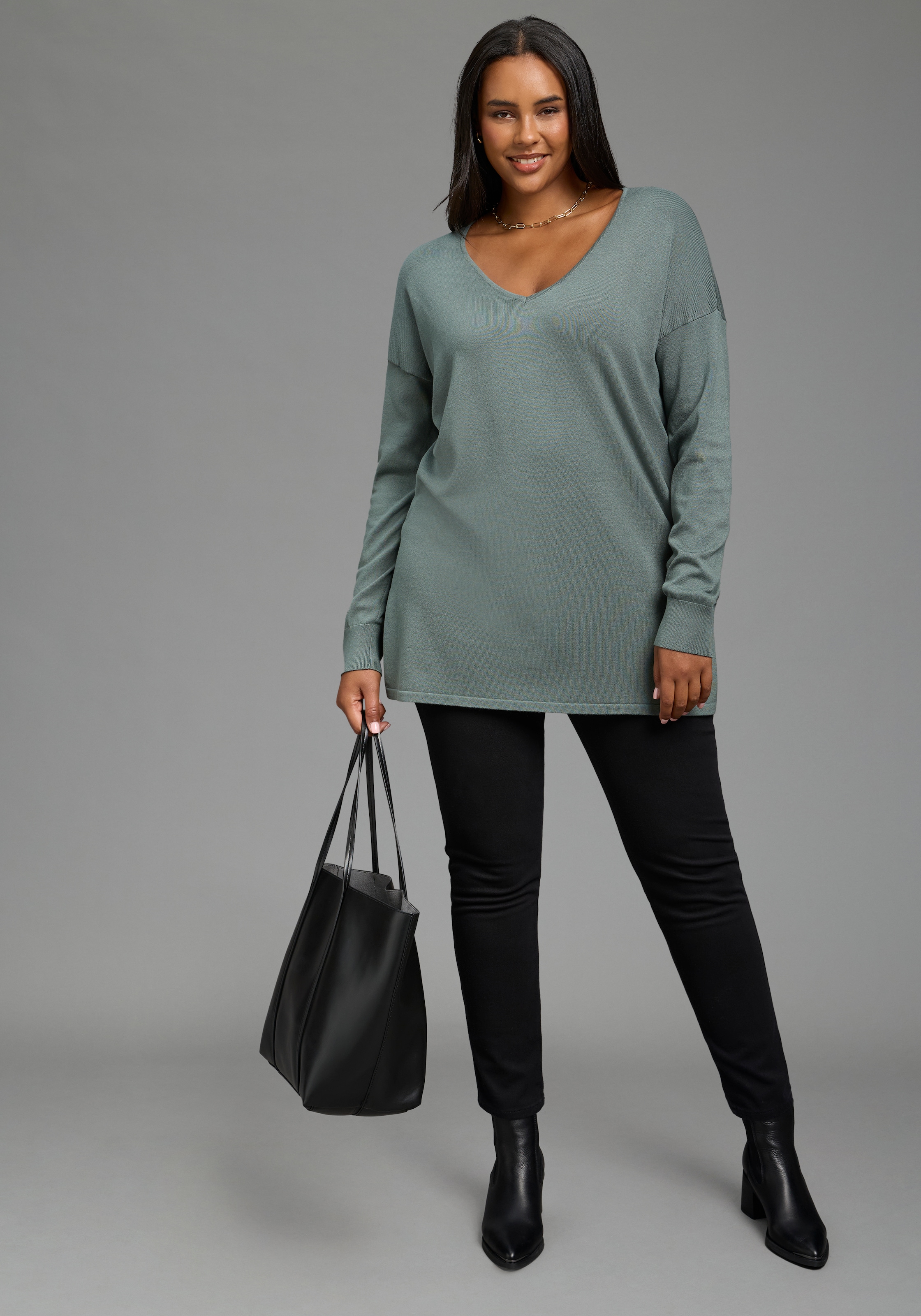 Laura Scott CURVE Longpullover »Grosse Grössen« aus fliessendem Feinstrick mit schönem V-Ausschnitt