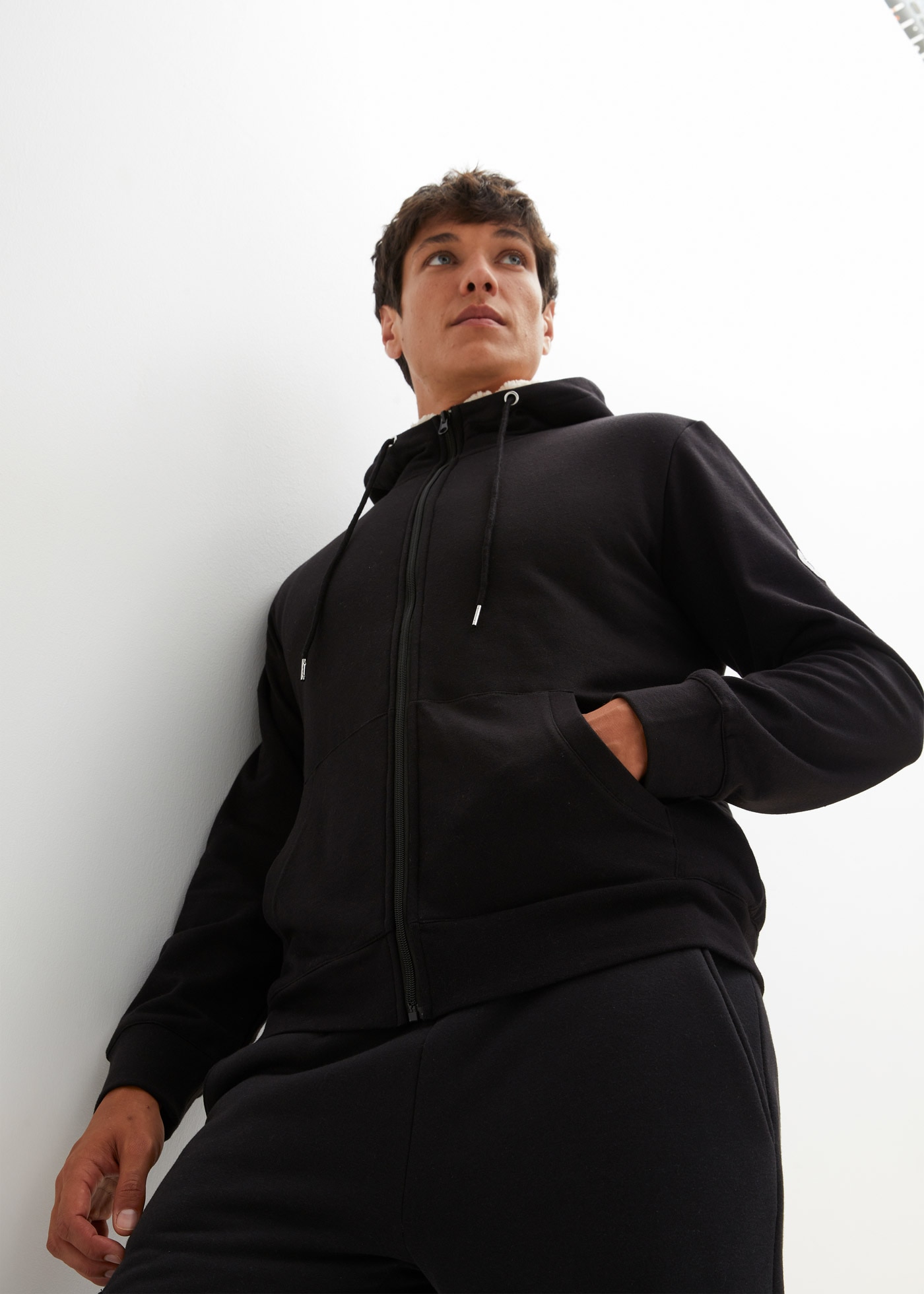 Image of bonprix Kapuzensweatjacke "Thermo-Sweatjacke mit Kuschel-Fleece-Futter" mit Kapuze, mit Kuschel-Fleece-Futter, aus Baumwolle und Polyester
