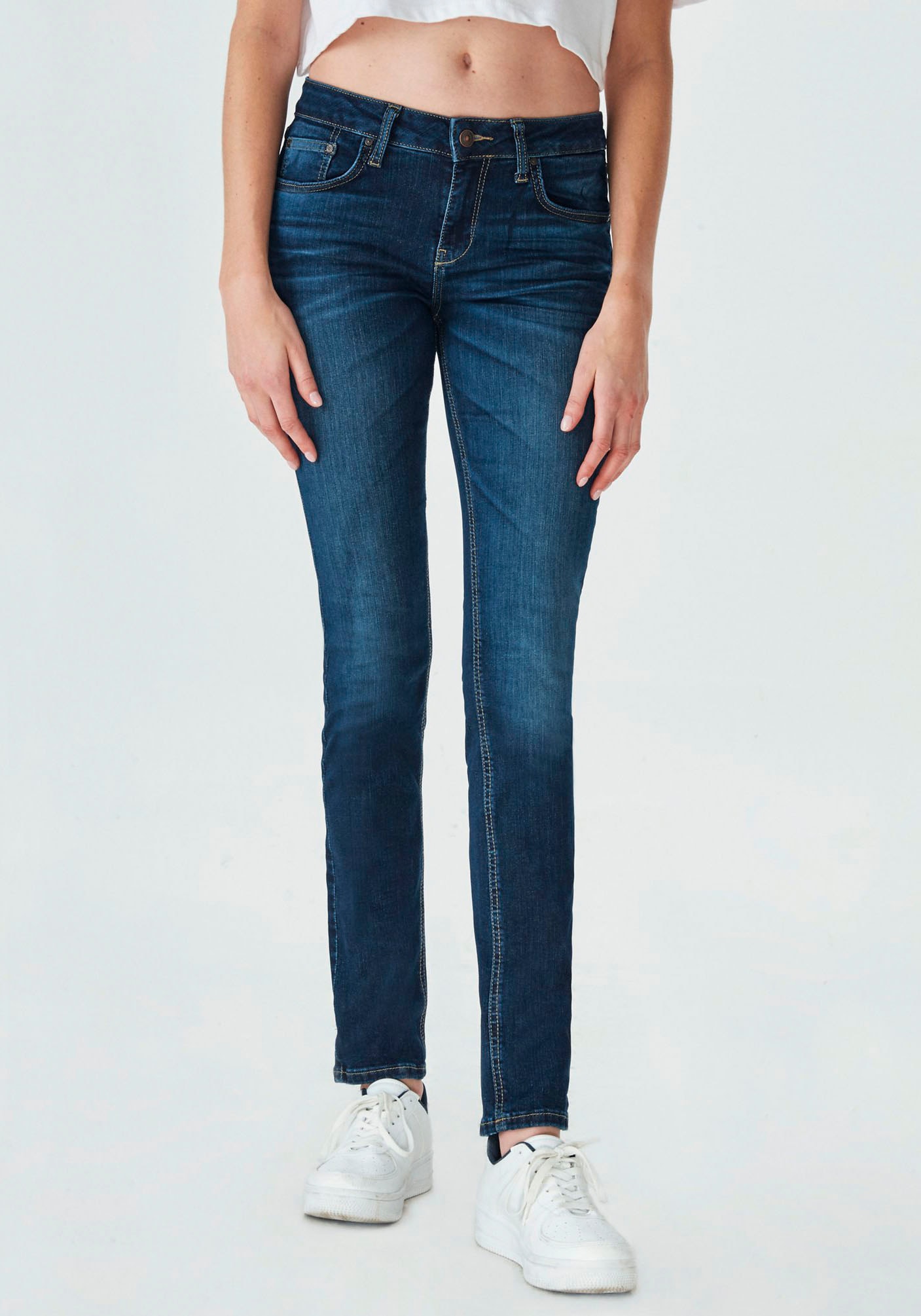 Slim-fit-Jeans »ASPEN Y«, mit toller Backpocket-Stickerei