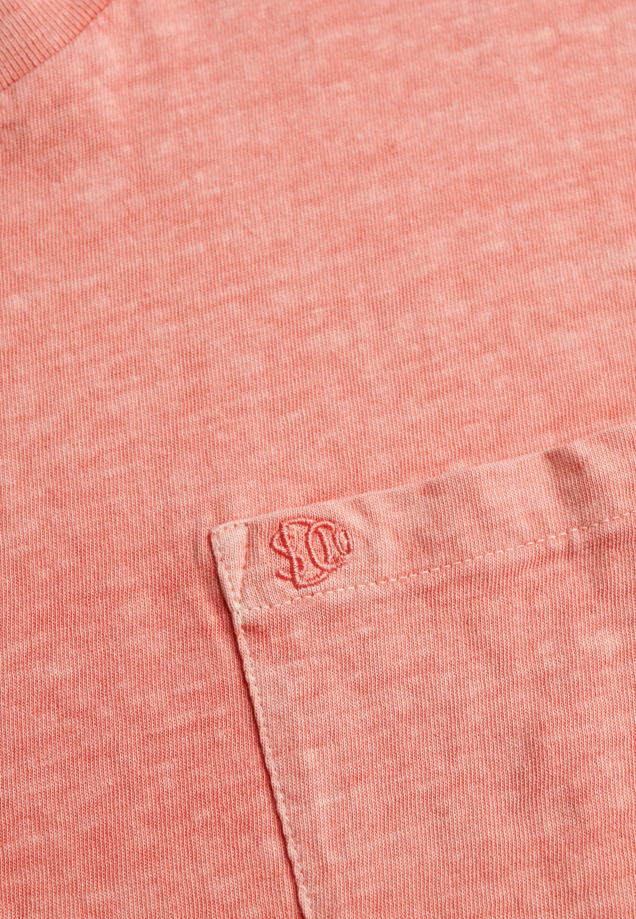 Superdry Rundhalsshirt »COTTON CLASSIC LINEN PKT TEE« Baumwollmischung, relaxed fit aus luftig leichtem Baumwoll-Leinen-Mix