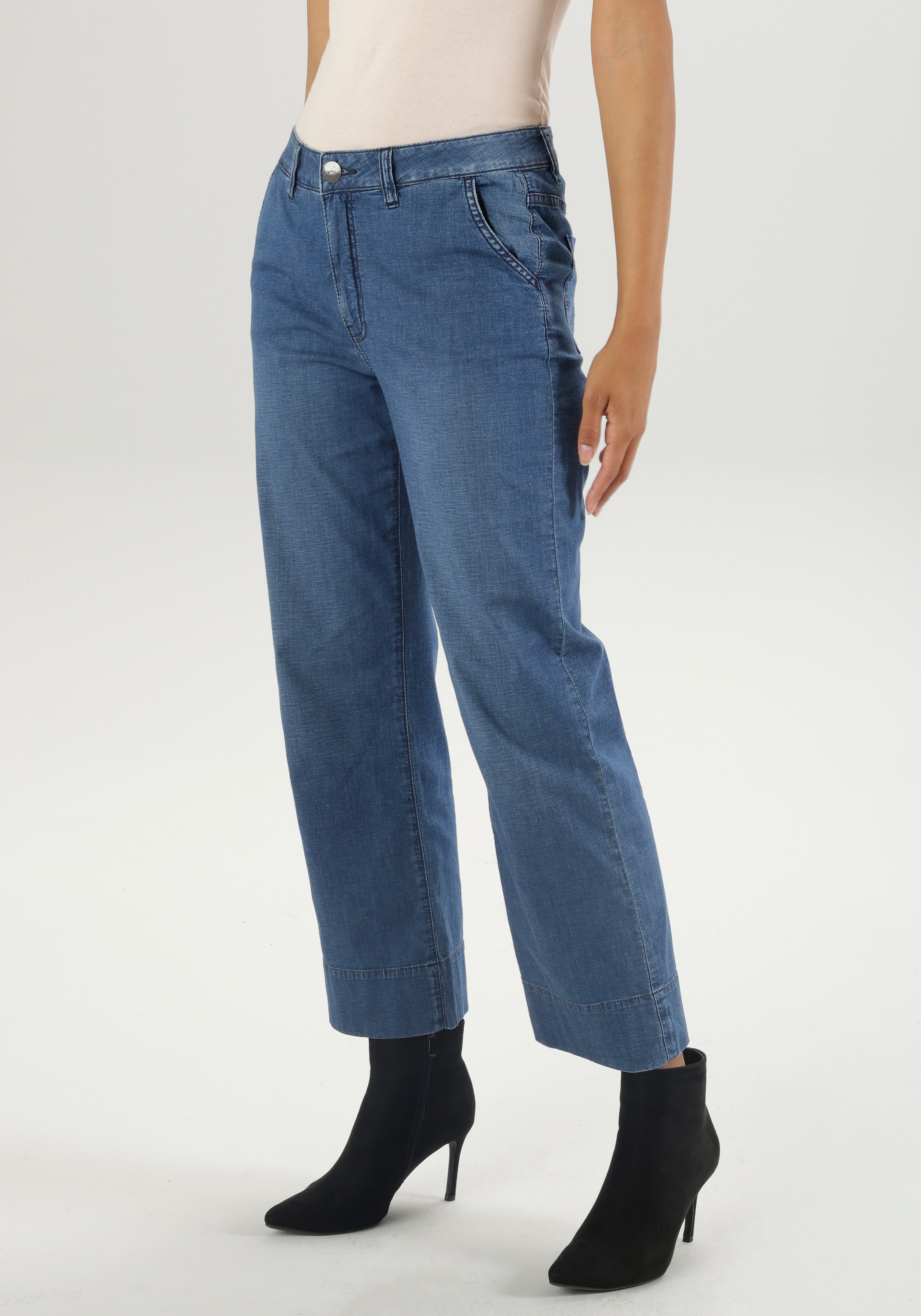 Straight-Jeans, mit weitem Bein; regular waist - NEUE KOLLEKTION