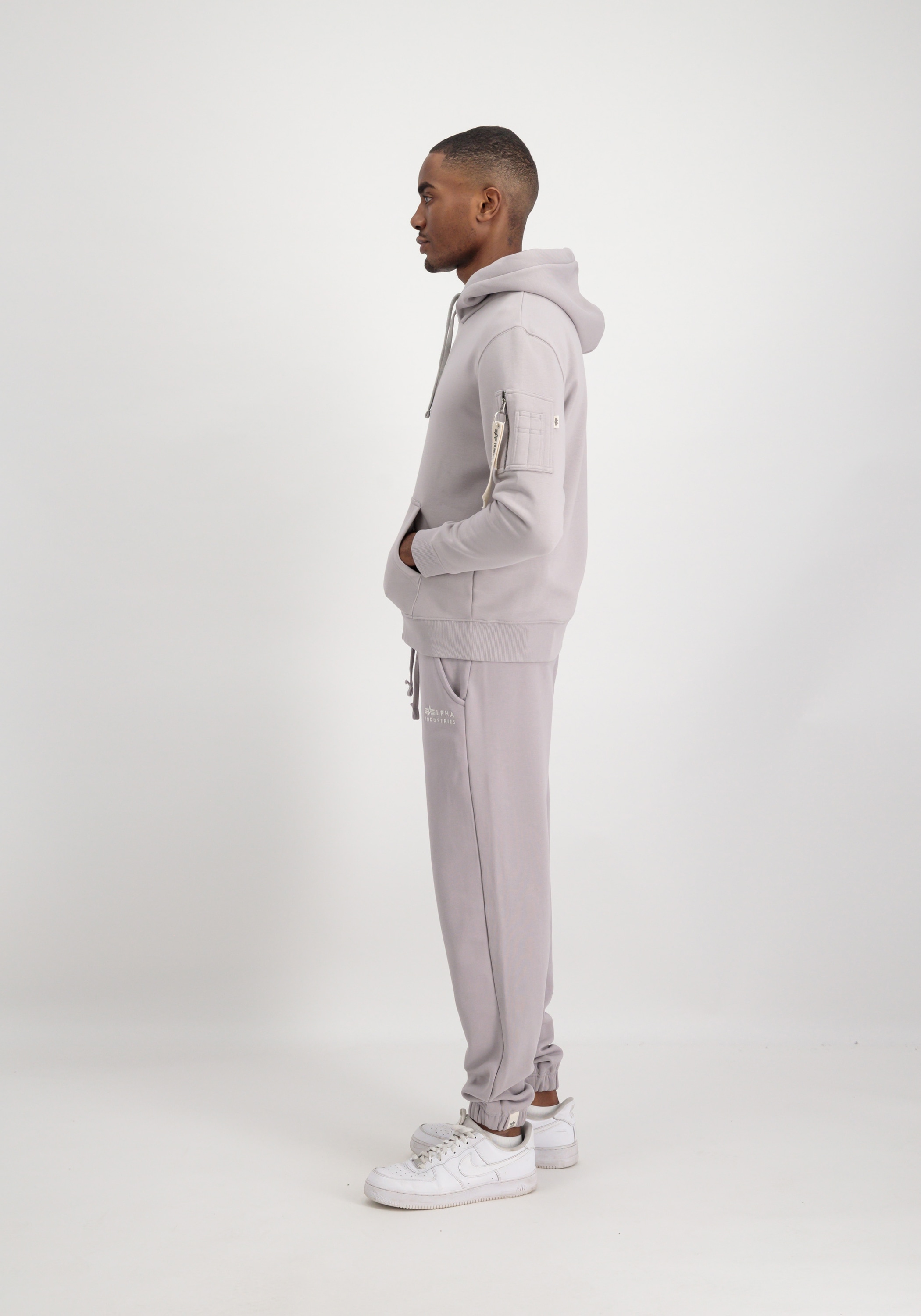 Alpha Industries Jogginghose »Alpha Industries Men - Jogger Organics EMB Regular Jogger«