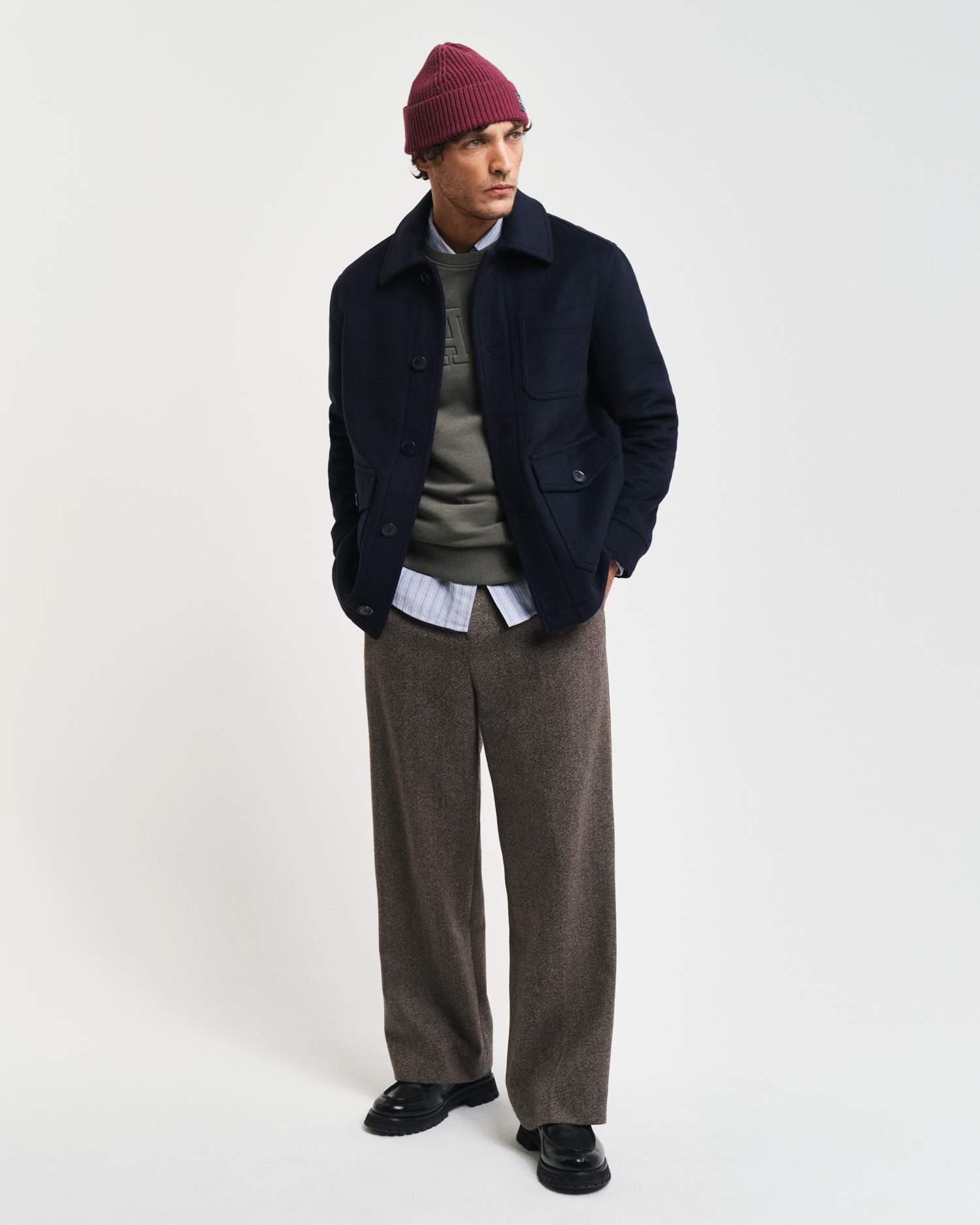 Gant Sweatshirt »EMBOSSED C-NECK SWEAT«, eine erhabene GANT-Grafikprägung auf der Brust