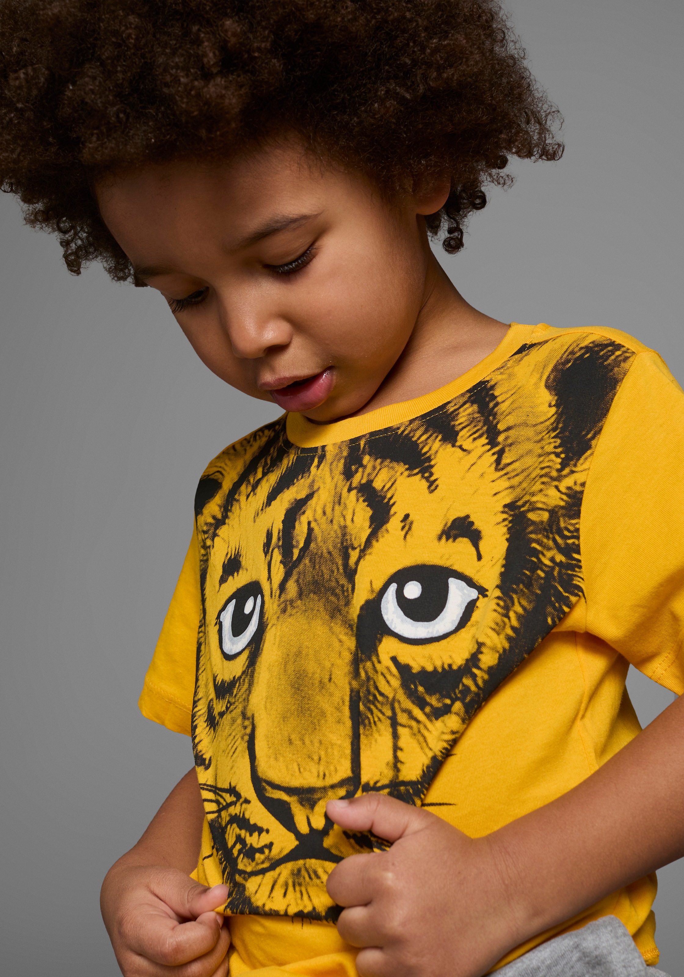 KIDSWORLD T-Shirt »Mit tollem Druck: LITTLE TIGER«, Kurzarm, Basic-Passform, mit peppigem Druck, Rundhalsausschnitt