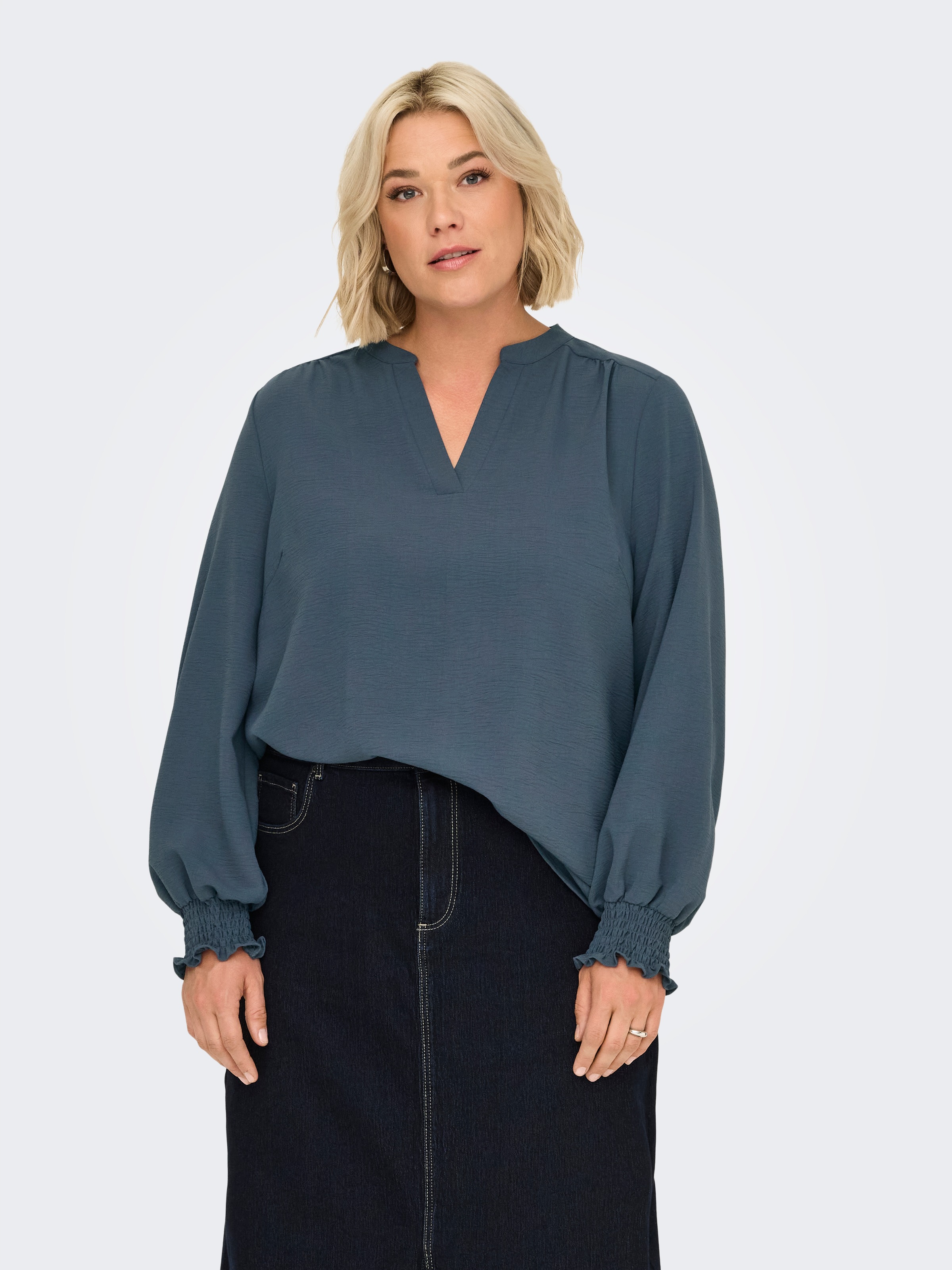 Image of ONLY CARMAKOMA Shirtbluse "CARMETTA LIFE V-NECK TOP WVN NOOS" Kunstfaser, regular fit