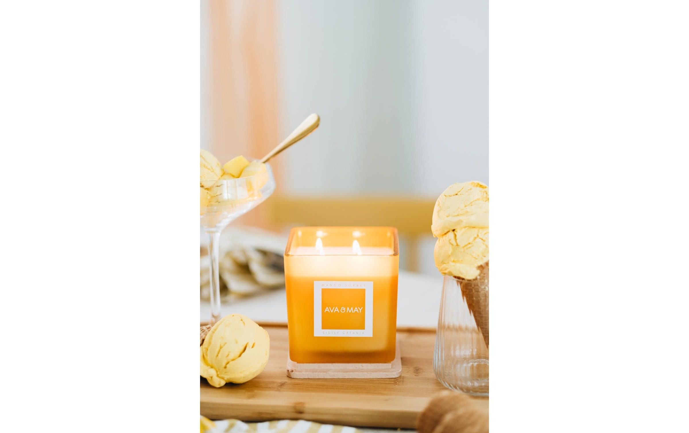AVA & MAY Bougie parfumée »Mango Sorbet 450 g«