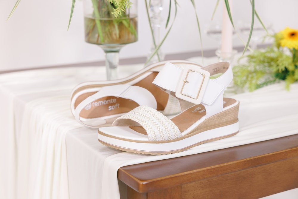 Remonte »ELLE-Collection«  Sommerschuh, Sandale, Bequemschuh mit Klett unter der Zierschnalle