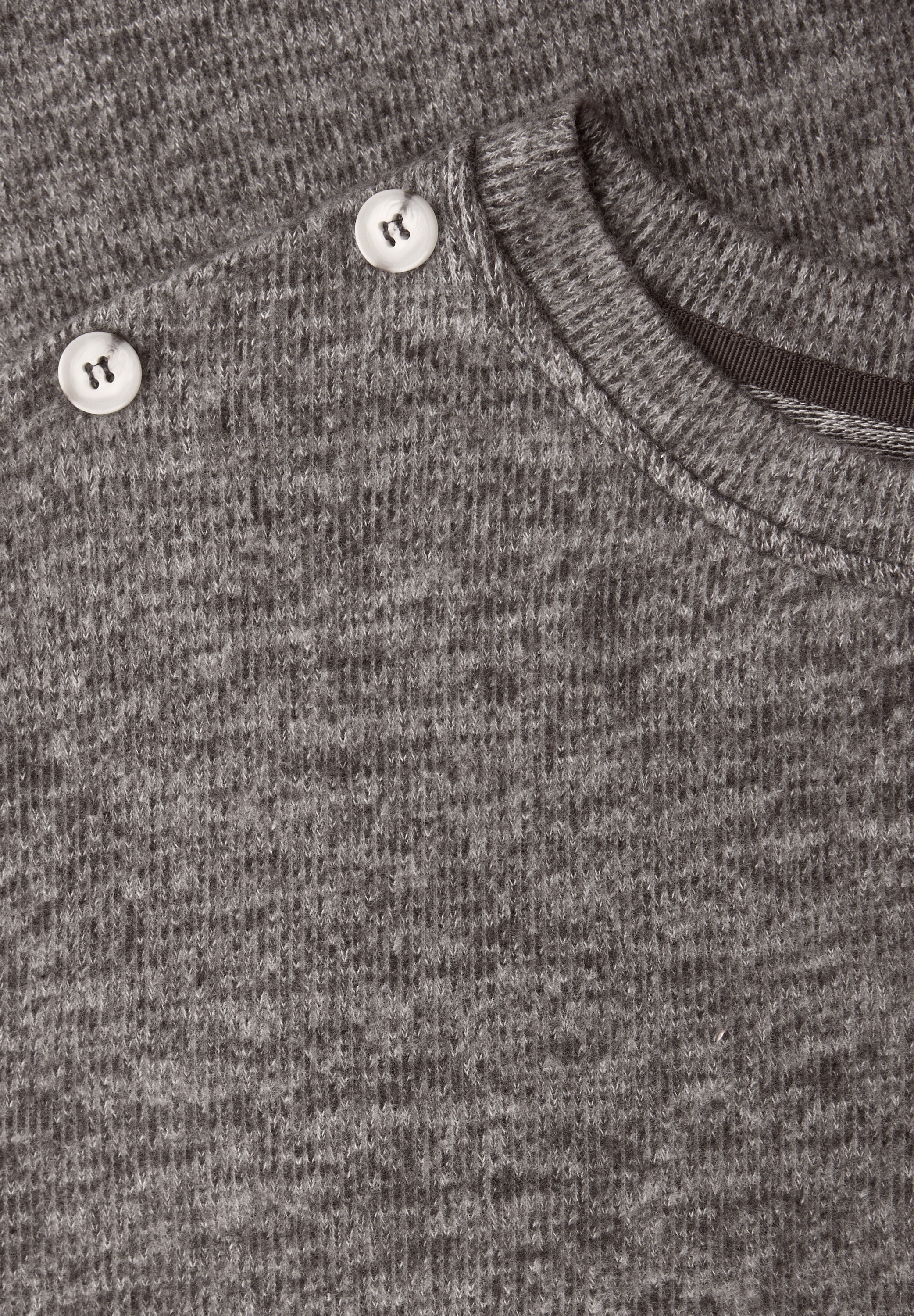 STREET ONE Strickpullover Knopfdetail an den Schultern und im Melange-Look