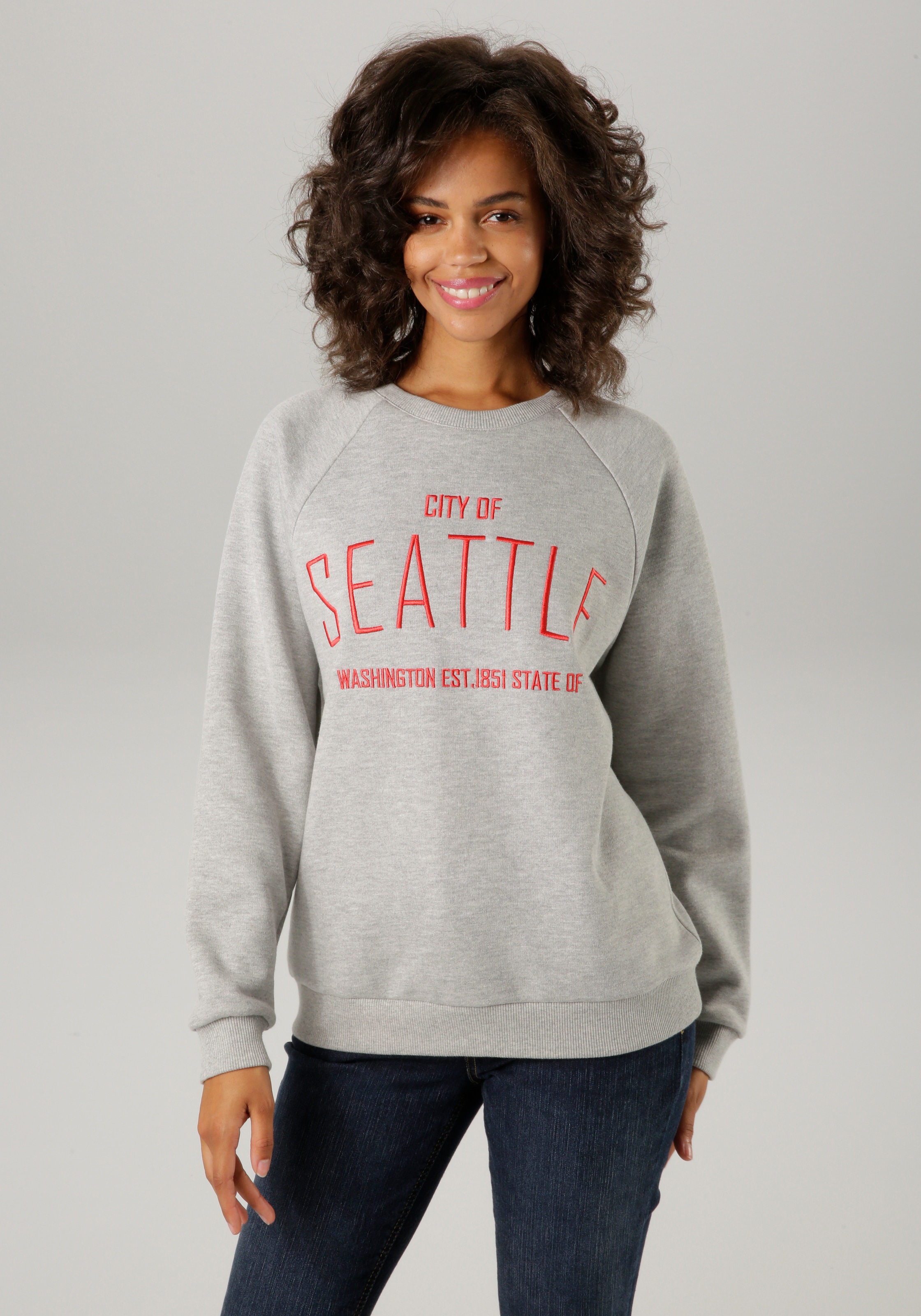 Sweatshirt, mit gesticktem SEATTLE-Schriftzug - NEUE KOLLEKTION