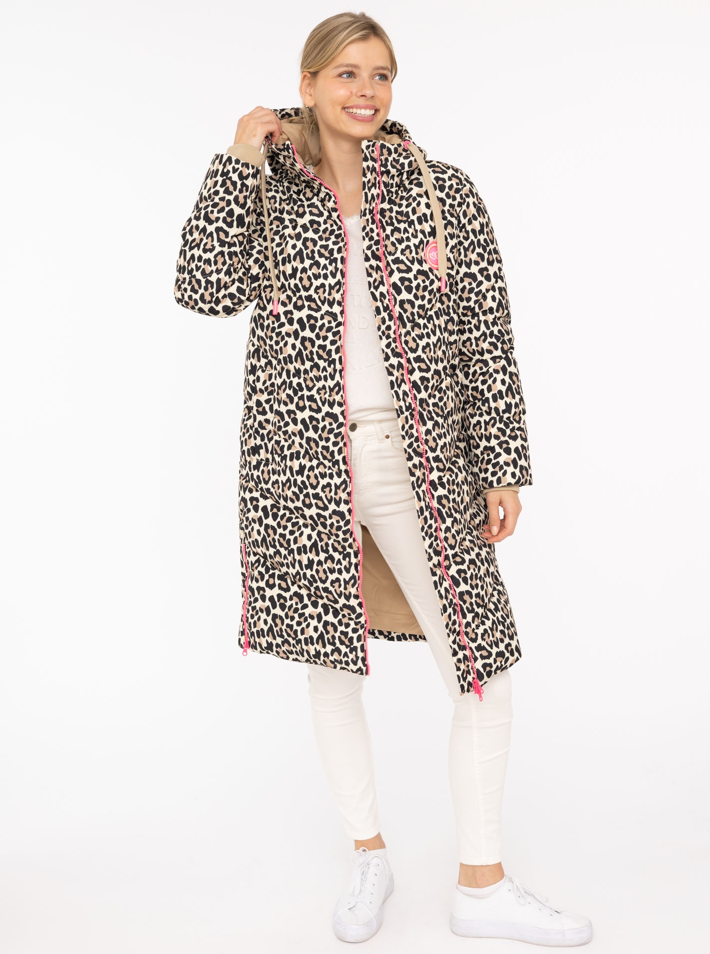 Image of Zwillingsherz Steppmantel ""Allover Leo"" mit pinken Zippern, Kapuze und Taschen, Leo
