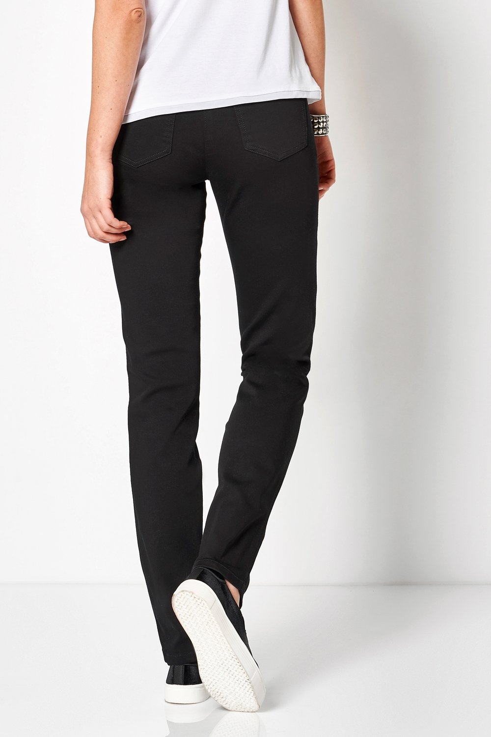 TONI Pantalon slim »TO BE LOVED«  mit kleinen Schmucksteinchen auf der Tasche
