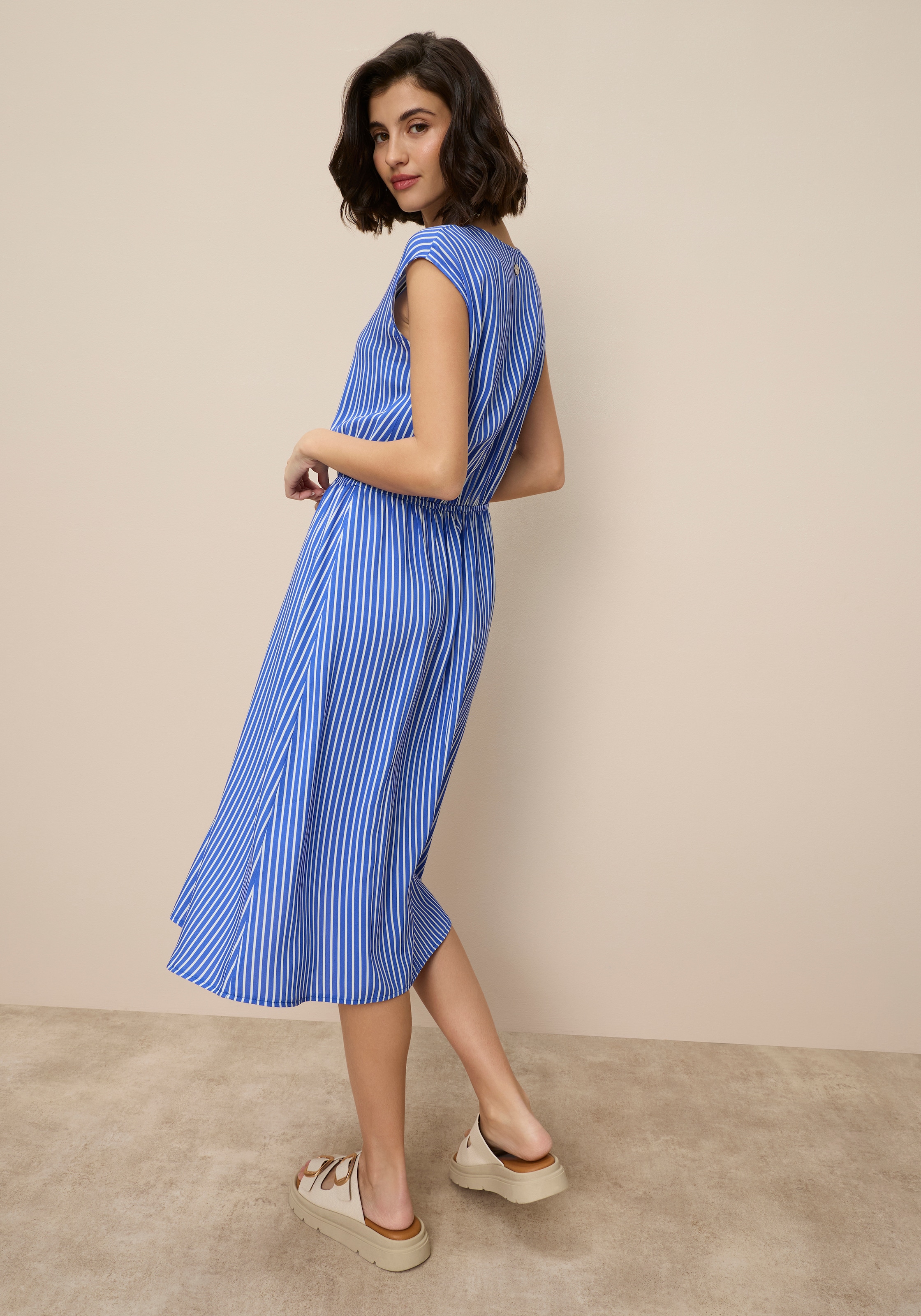 Tamaris Robe midi mit Schleifendetails und taillierter Silhouette