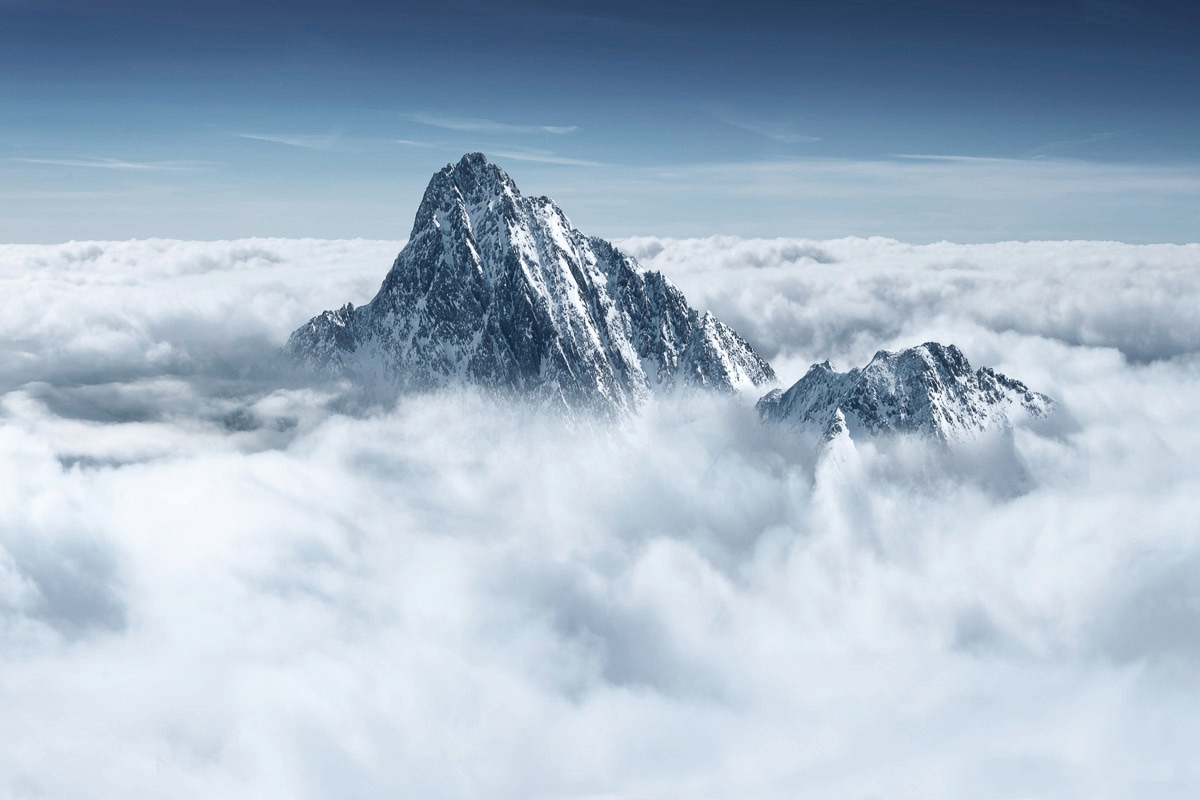 Image of Papermoon Fototapete "Berg in Wolken"
