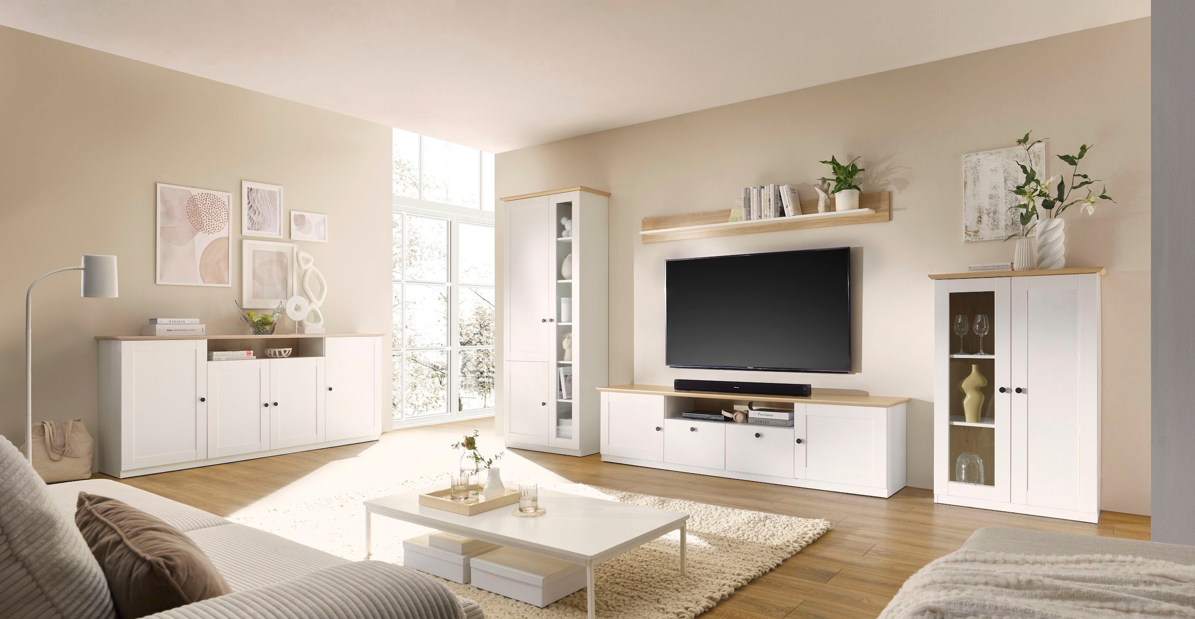 GOODproduct Vitrine »Brest, Standvitrine im Landhausstil, Glasvitrine, Vitrinenschrank« schwarze Metallgriffe, ausreichend Stauraum, Glastür, 123 cm hoch