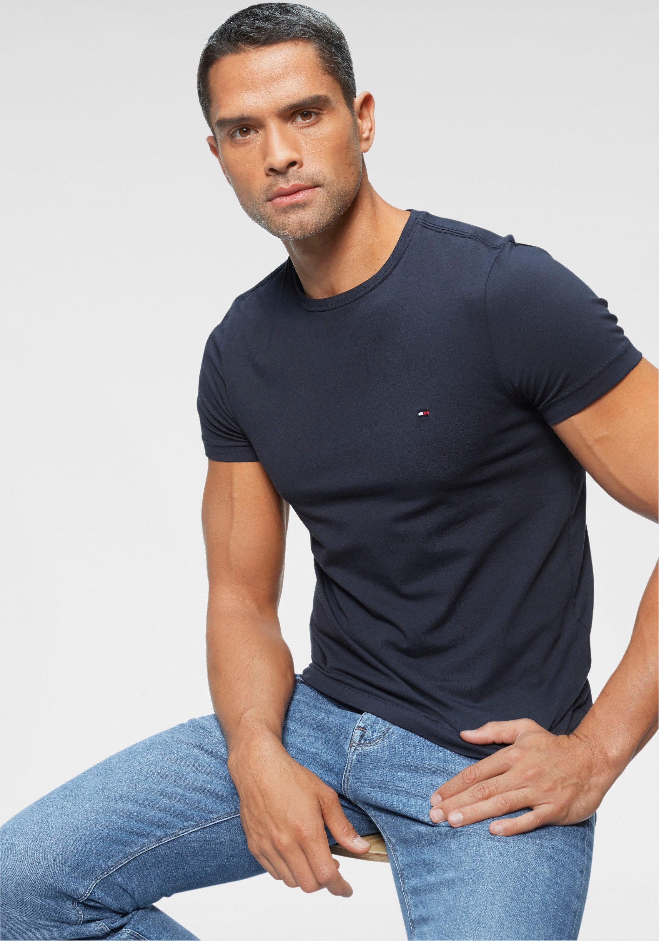 Image of Tommy Hilfiger T-Shirt »CORE STRETCH SLIM CNECK TEE« bei Ackermann Versand Schweiz
