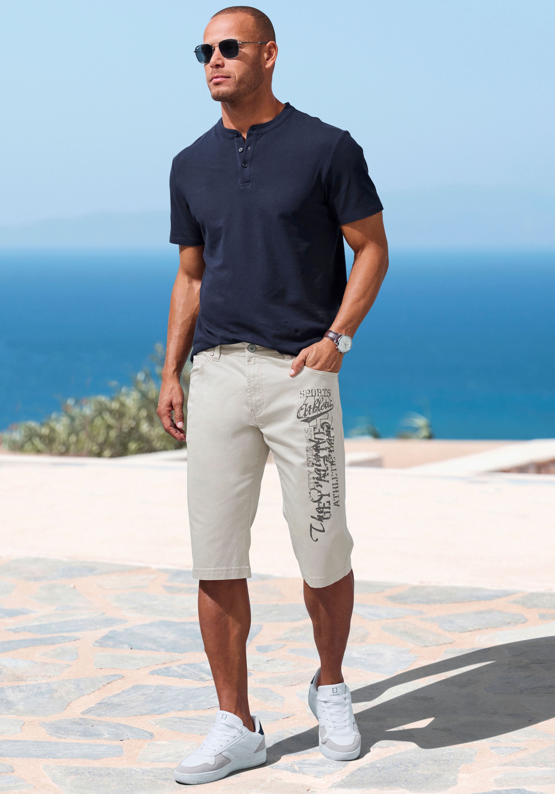 John Devin Bermudas »aus elastischer Baumwollmischung«, mit grossem Druck auf dem Bein, 3/4 Shorts
