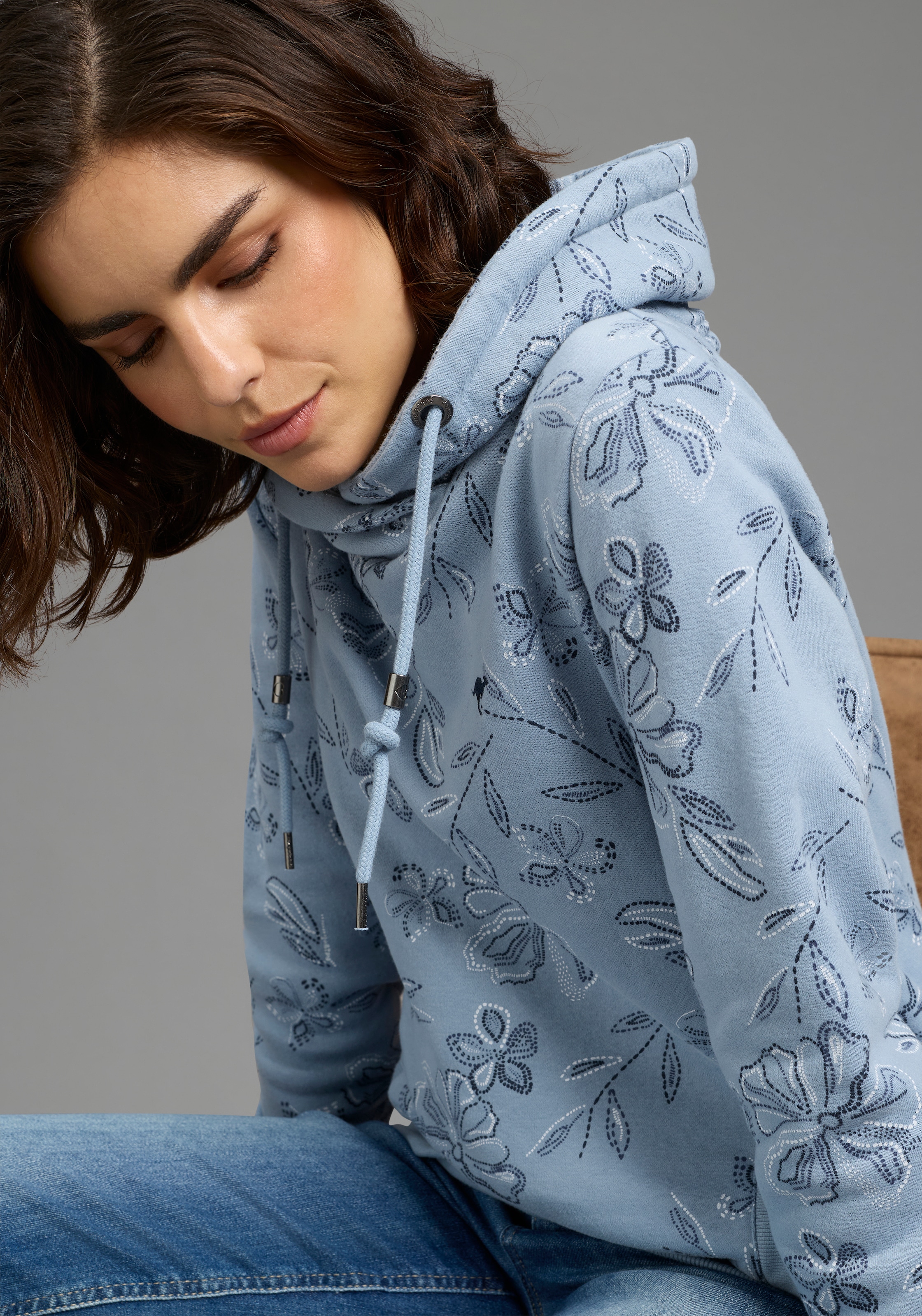 KangaROOS Sweat-shirt , avec col montant haut, longueur couvrant les hanches, coupe ajustée
