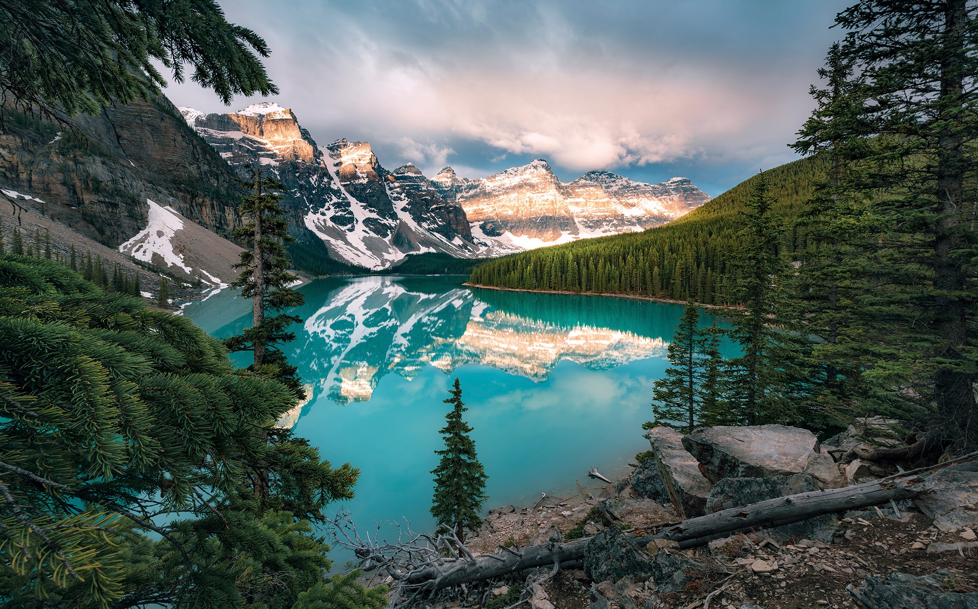Image of Komar Fototapete »Magic Moraine Morning«, mehrfarbig-natürlich-bedruckt bei Ackermann Versand Schweiz