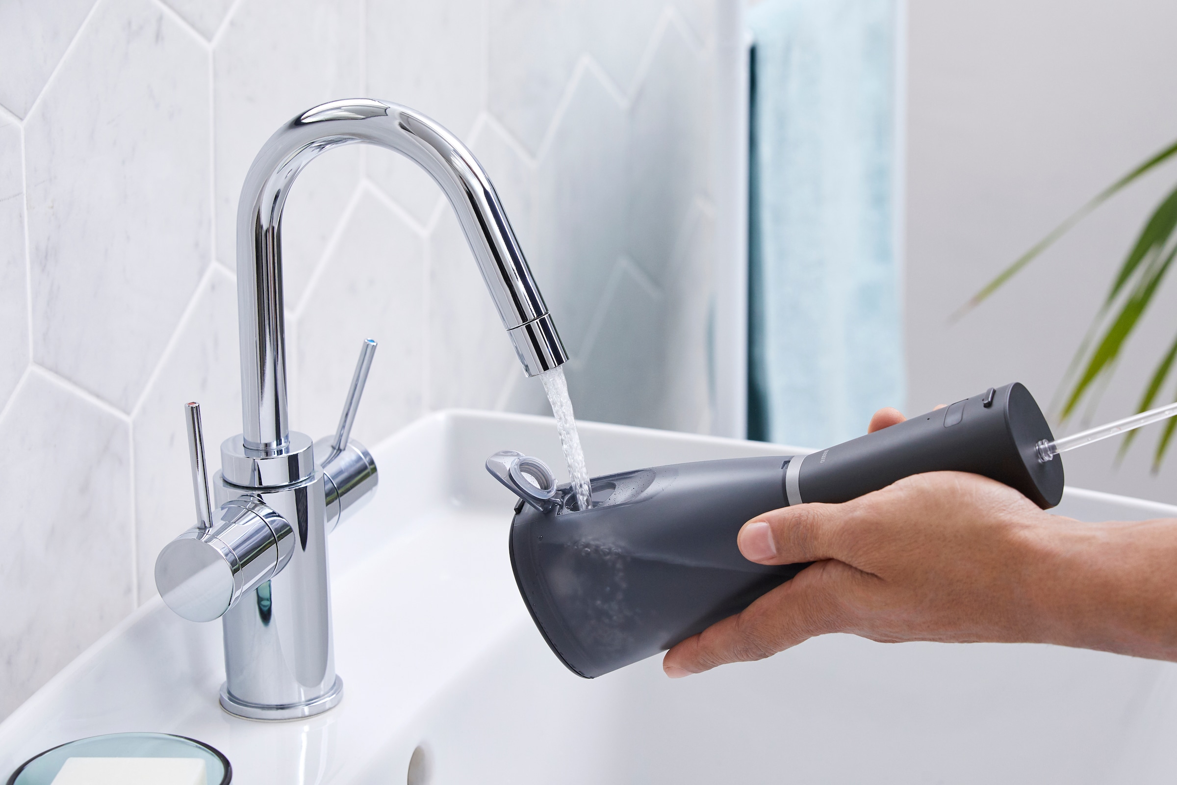 Panasonic Douche buccale »EW-DJ86-K503« 2 cuis Aufsätze Kabellos, Ultraschall-Technologie, Schnellladen durch USB-C, 5 Stufen