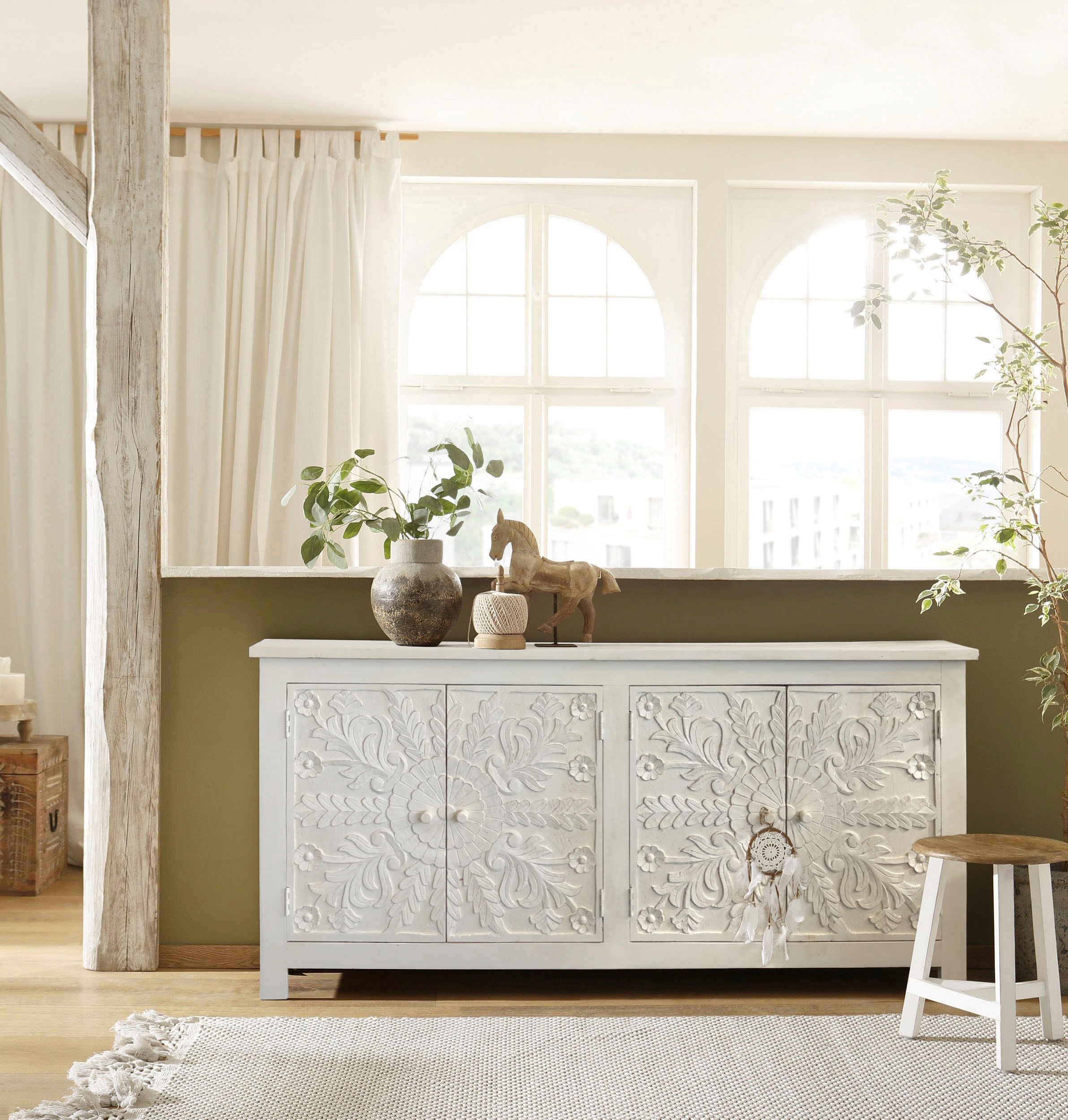 Home affaire Sideboard »Fenris«, aus massiven Mangoholz, mit dekorativen Schnitzereien, Breite 175 cm